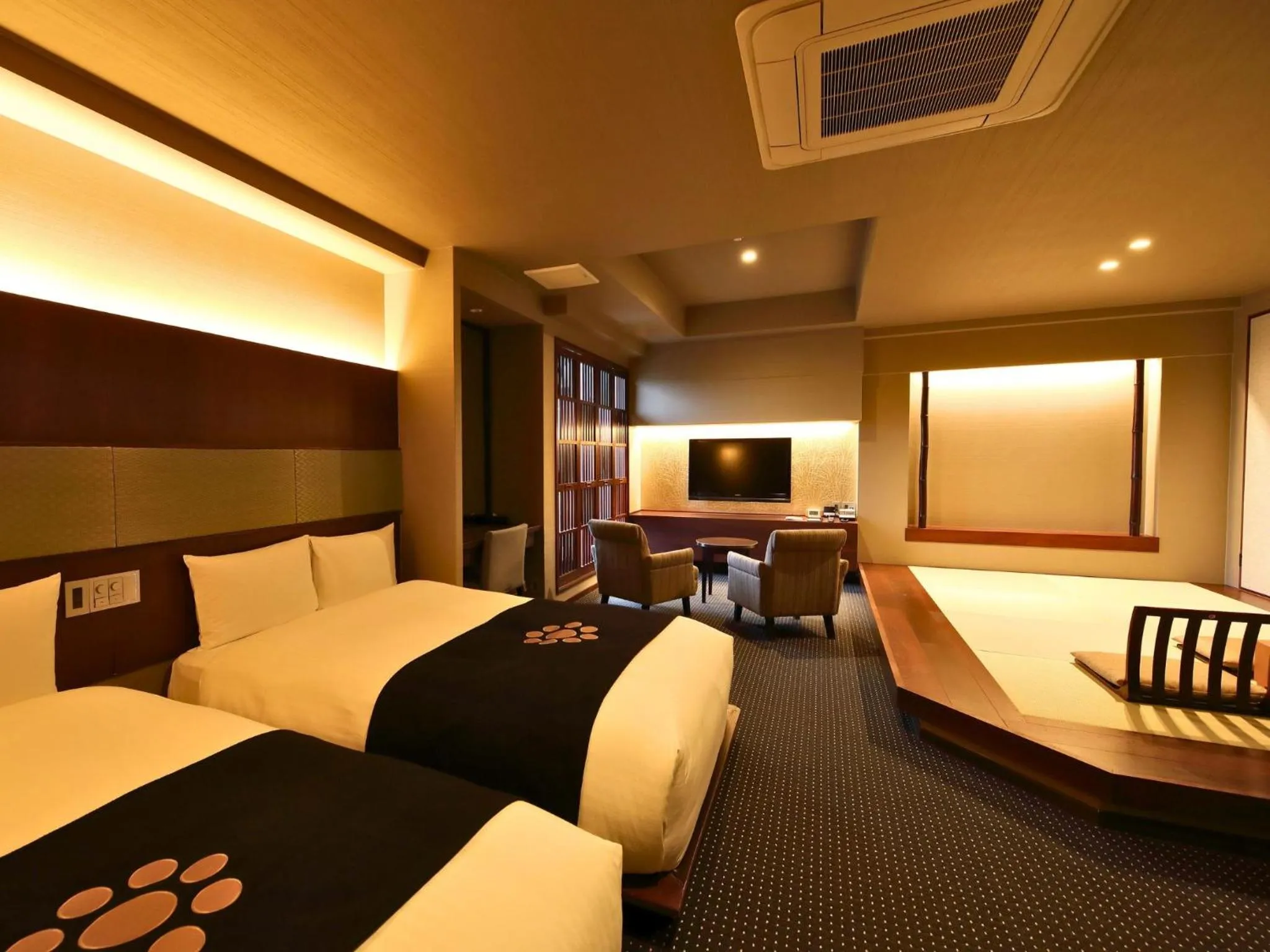 Photo of the whole room, Bed in Ryotei Matsuya Honkan Suizenji