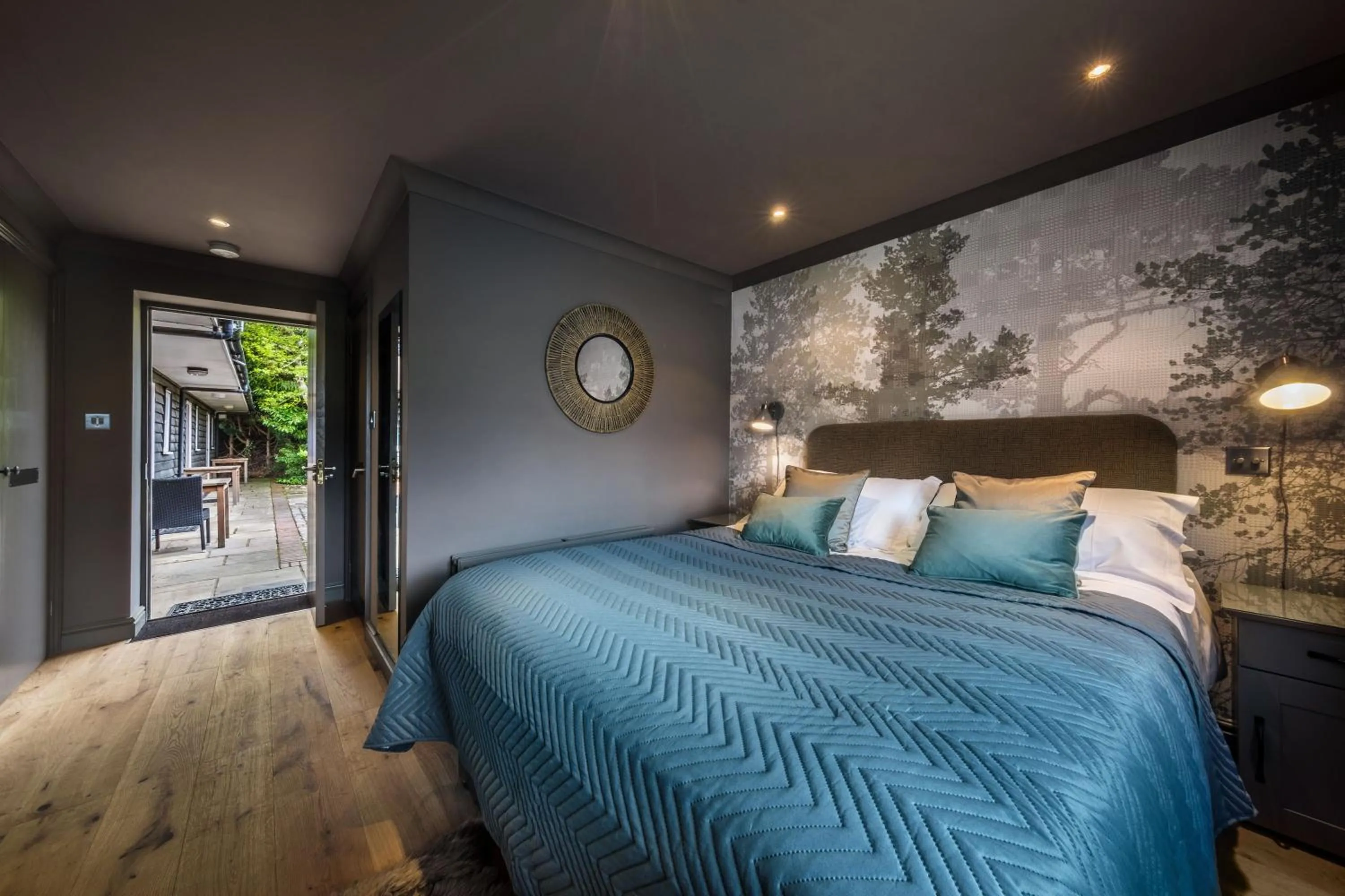 Photo of the whole room, Bed in The Cricketers Clavering