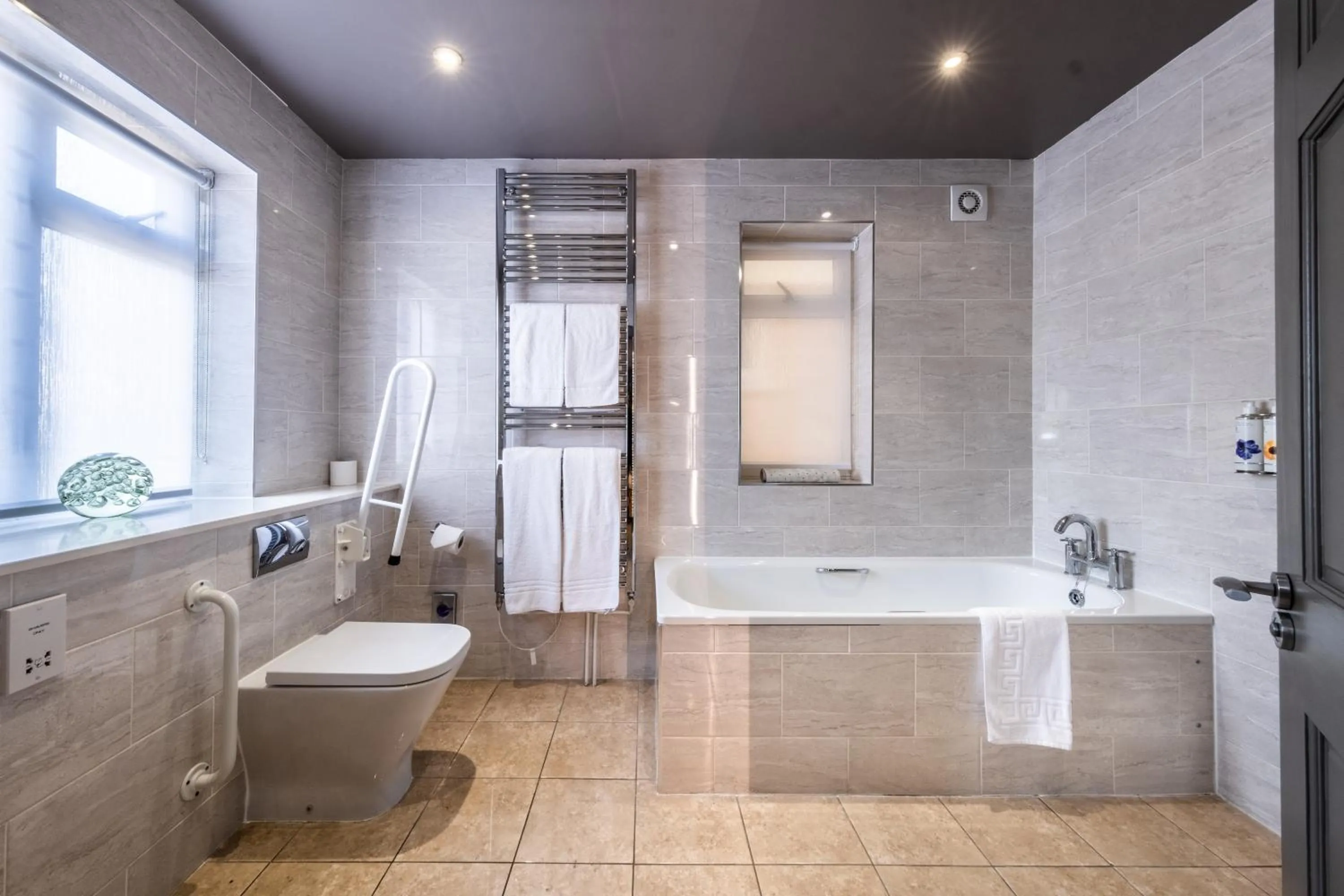 Bathroom in The Cricketers Clavering