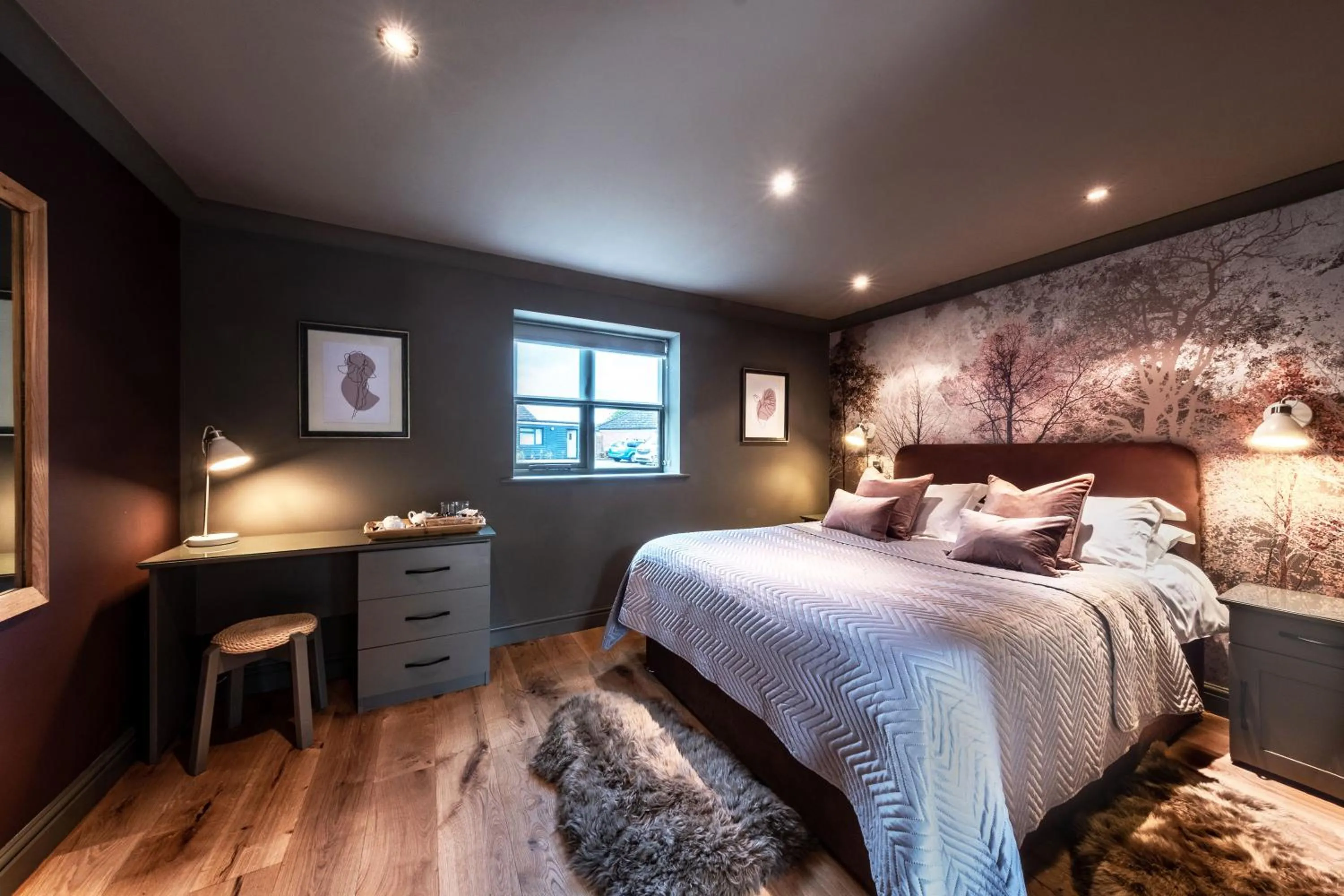 Photo of the whole room, Bed in The Cricketers Clavering