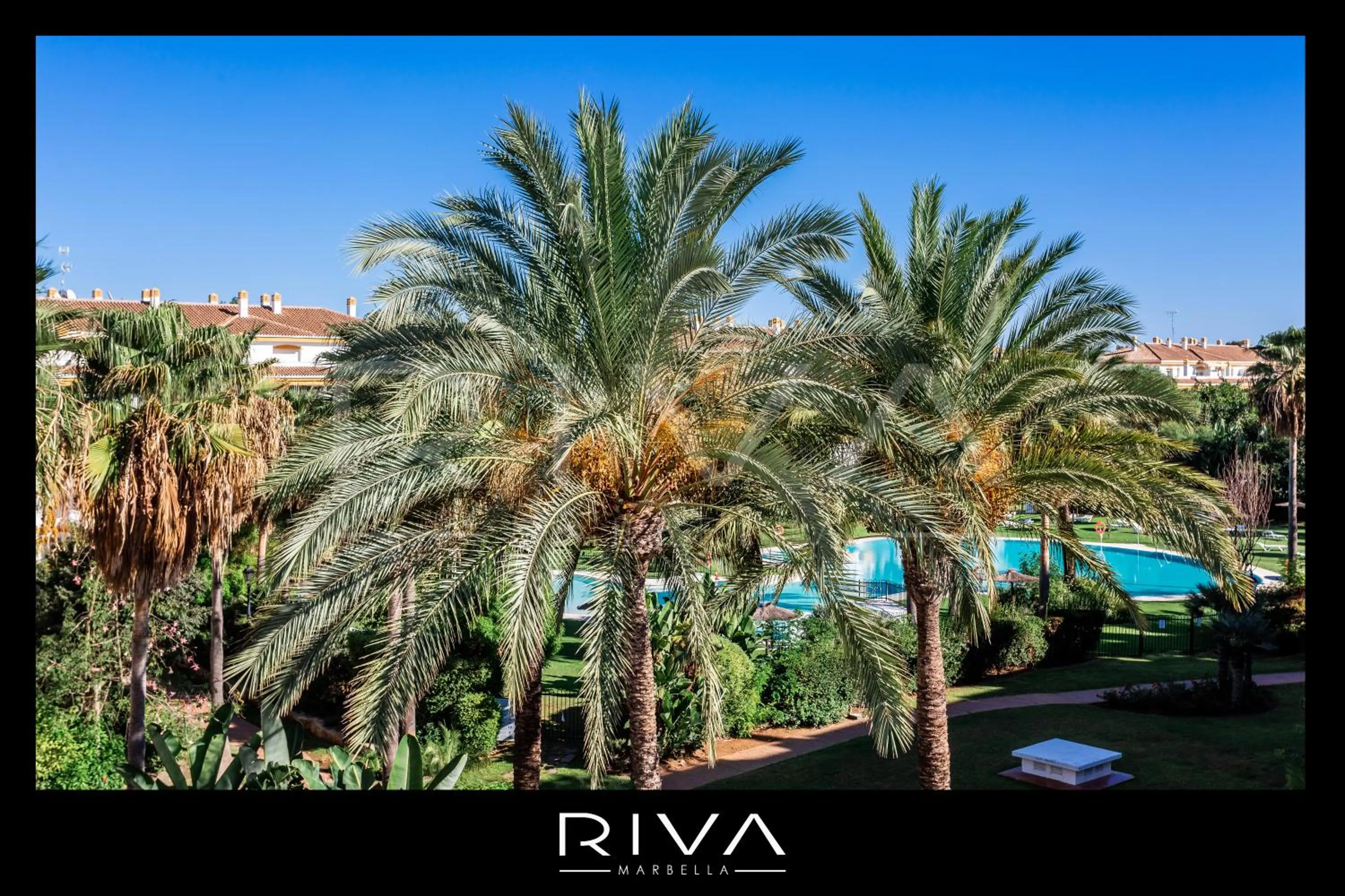 Garden view in by Riva - 4 bedroom apartment in Dama de noche