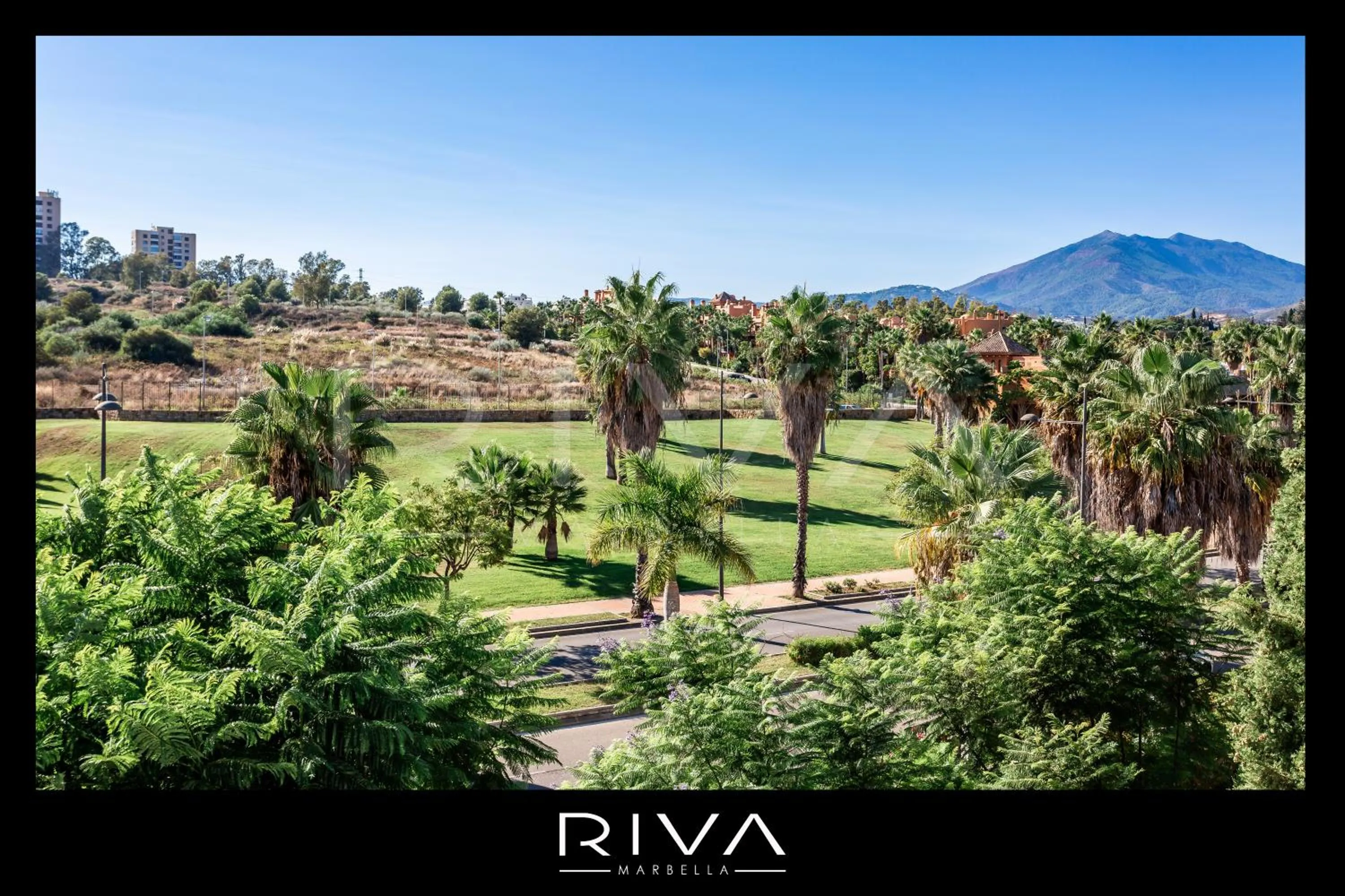 Garden view in by Riva - 4 bedroom apartment in Dama de noche