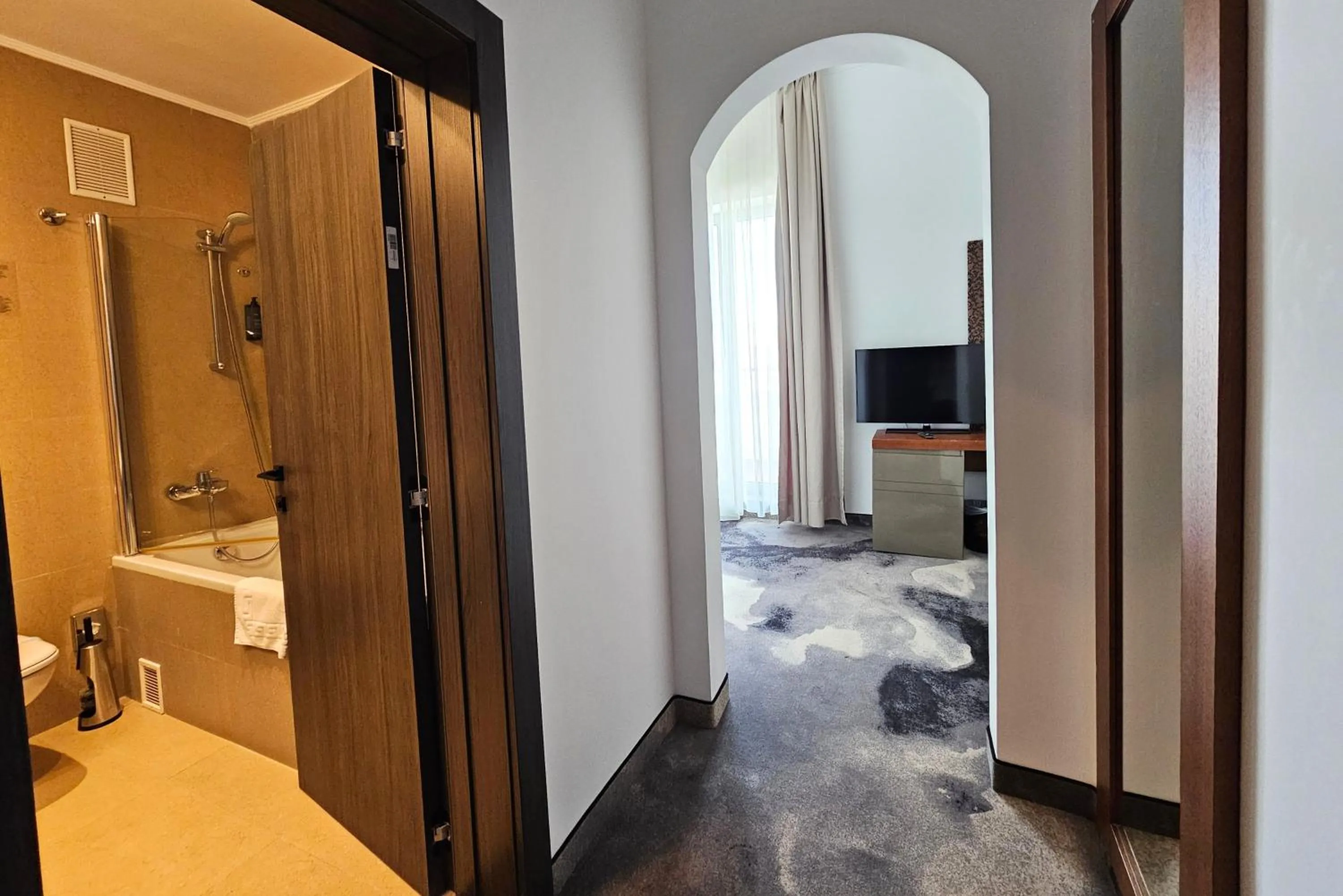 Shower in Iaki Conference & Spa Hotel