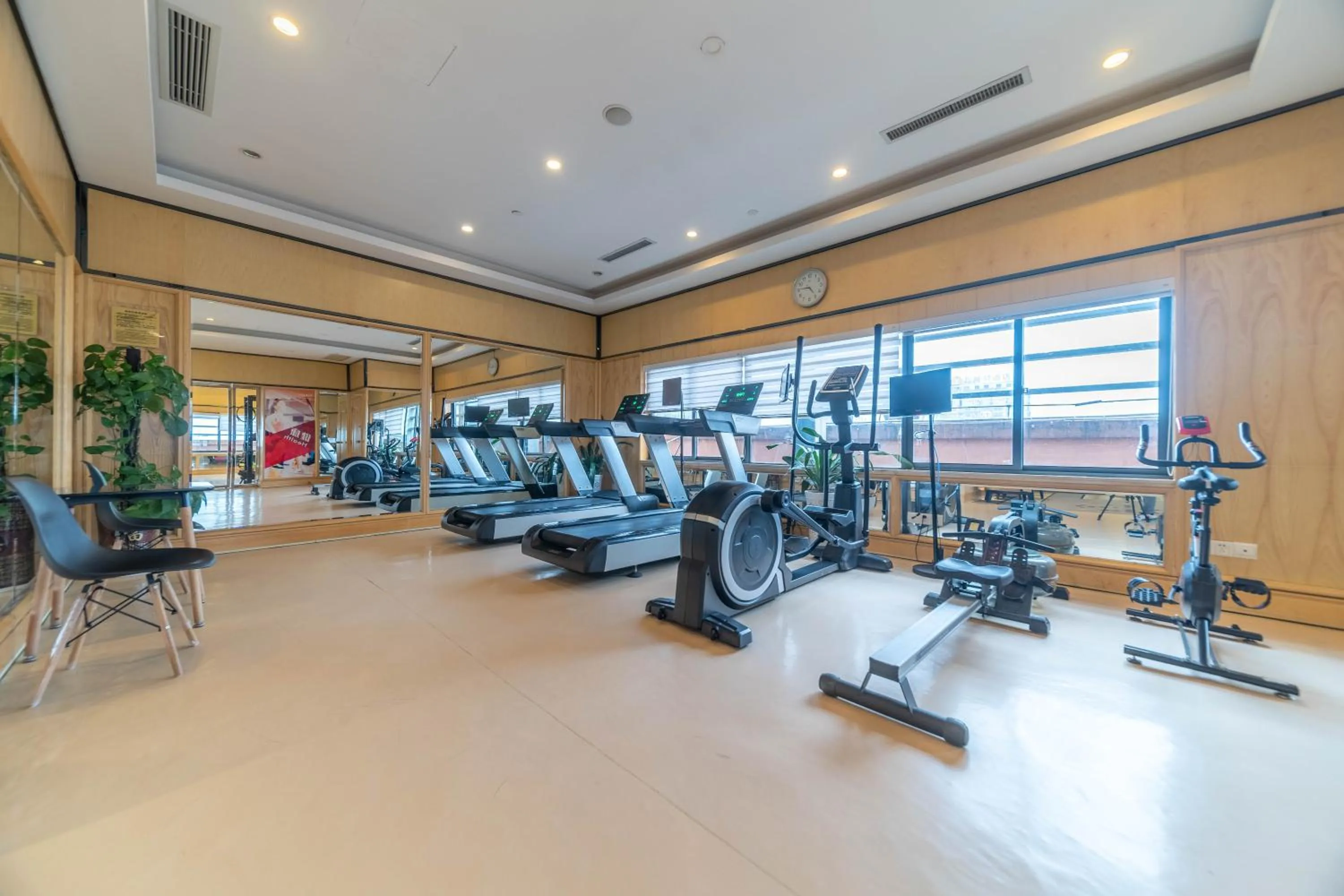 Fitness centre/facilities in Ramada Yichang Hotel
