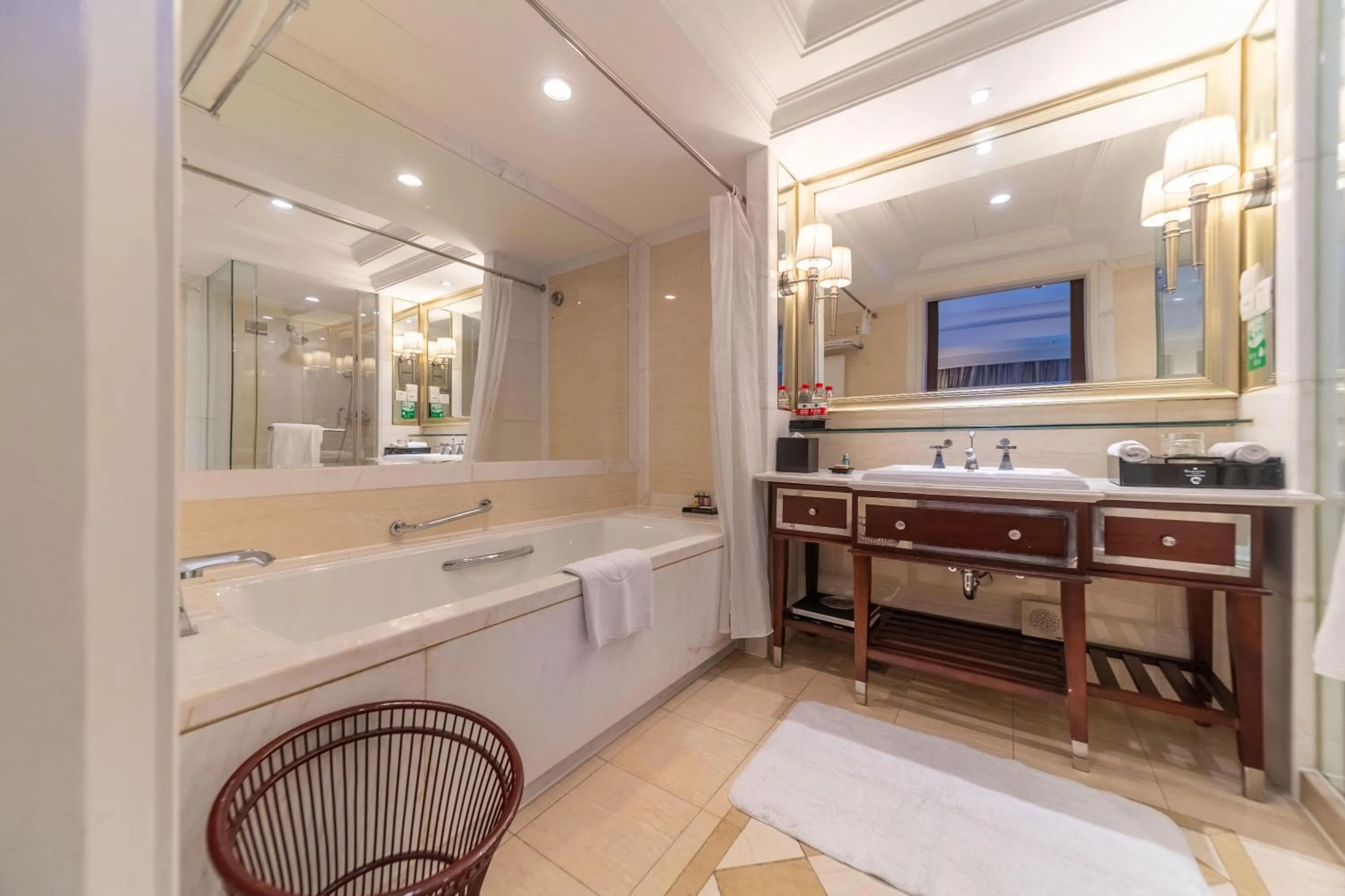 Bathroom in Ramada Yichang Hotel