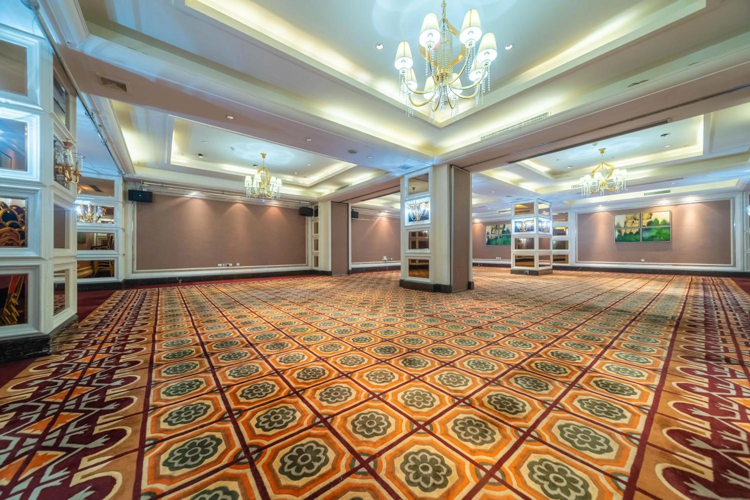 Banquet/Function facilities in Ramada Yichang Hotel