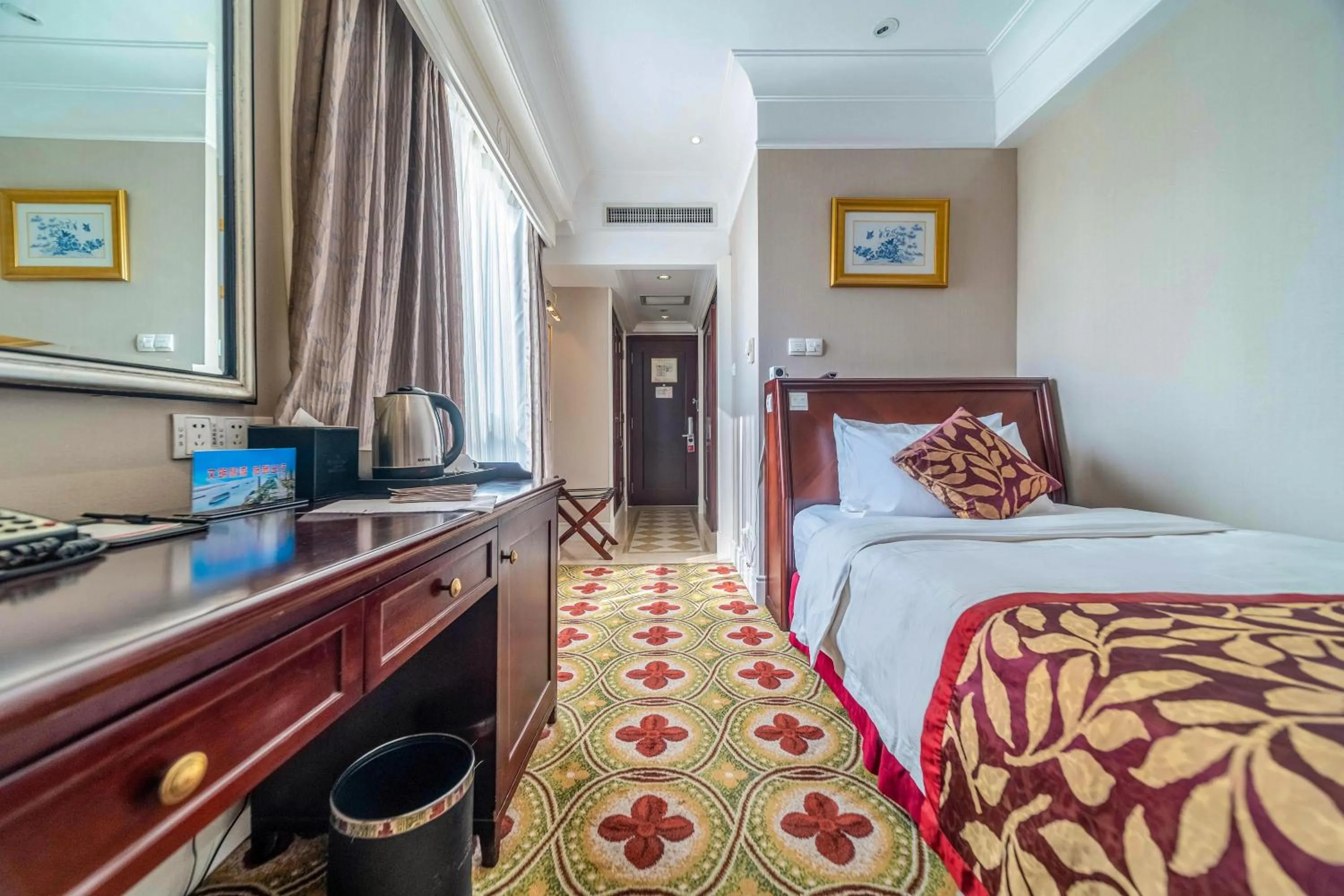 Bedroom, Bed in Ramada Yichang Hotel