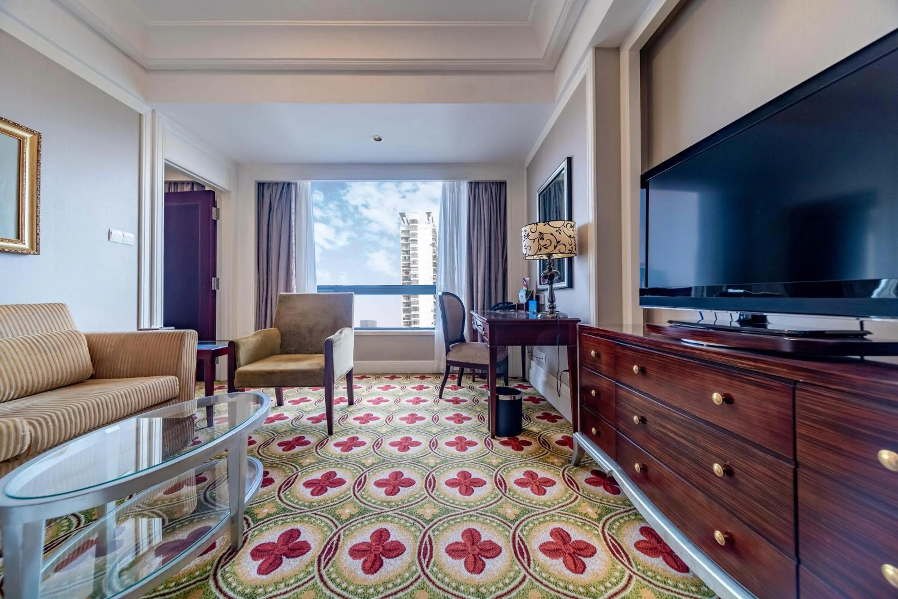 Seating area in Ramada Yichang Hotel