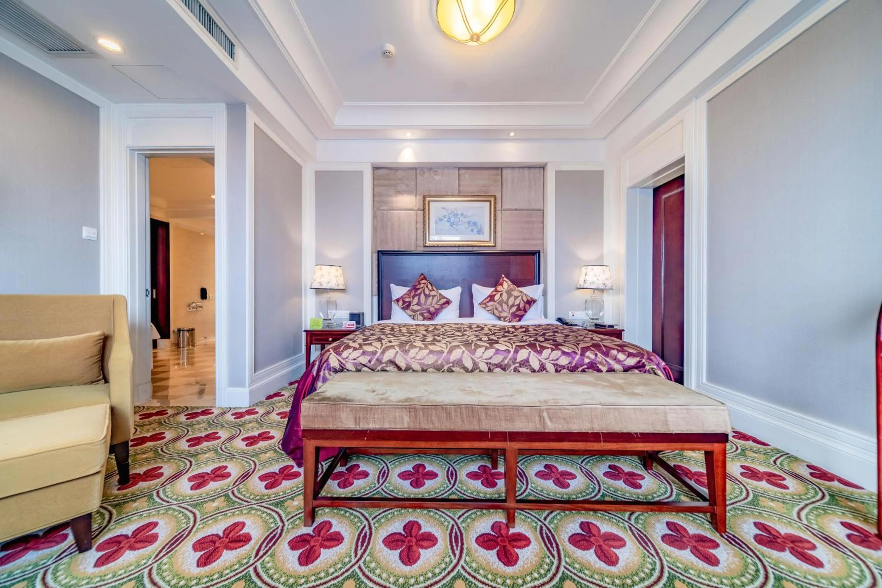 Bedroom, Bed in Ramada Yichang Hotel