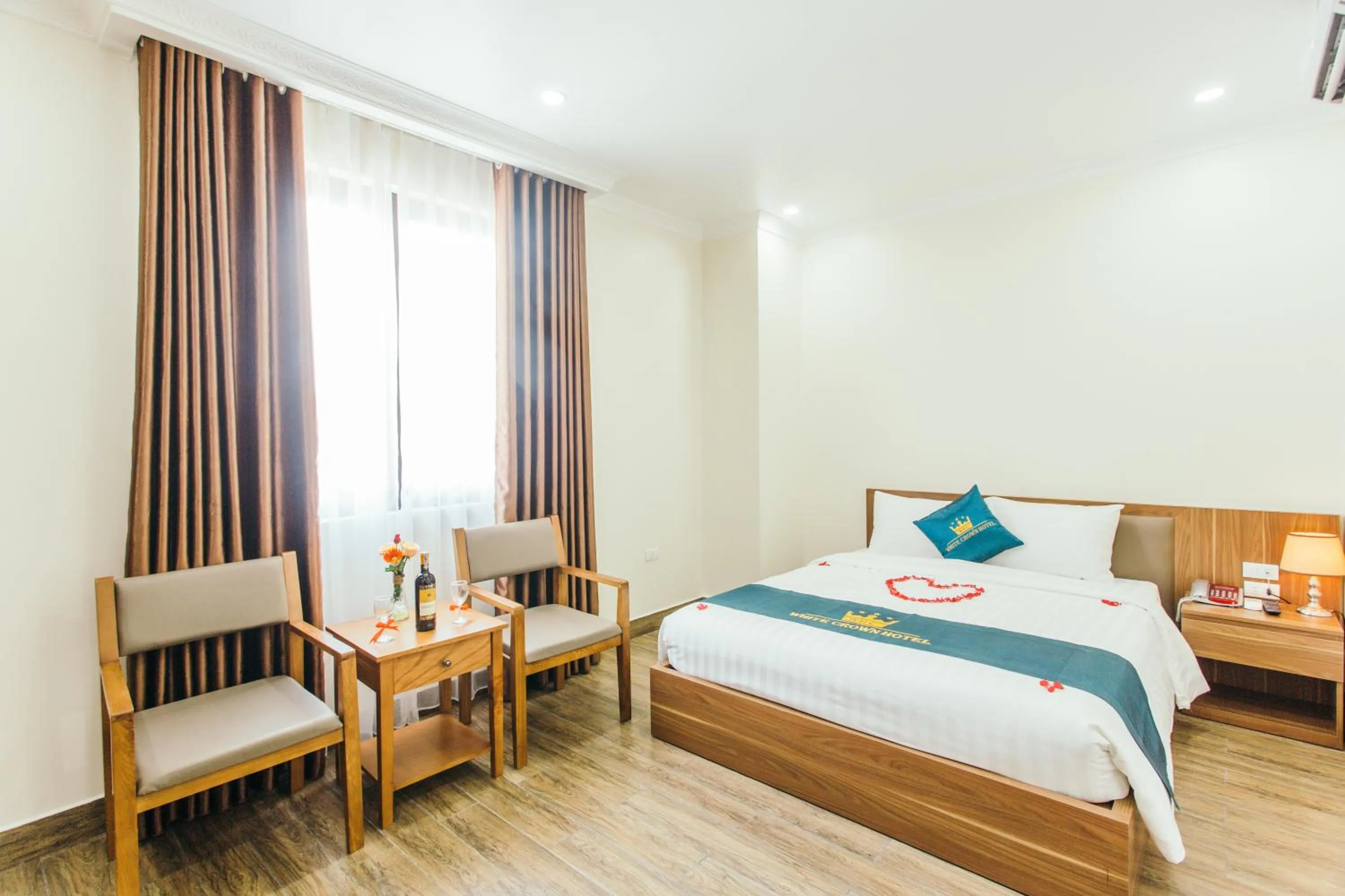 Photo of the whole room, Bed in White Crown Hotel