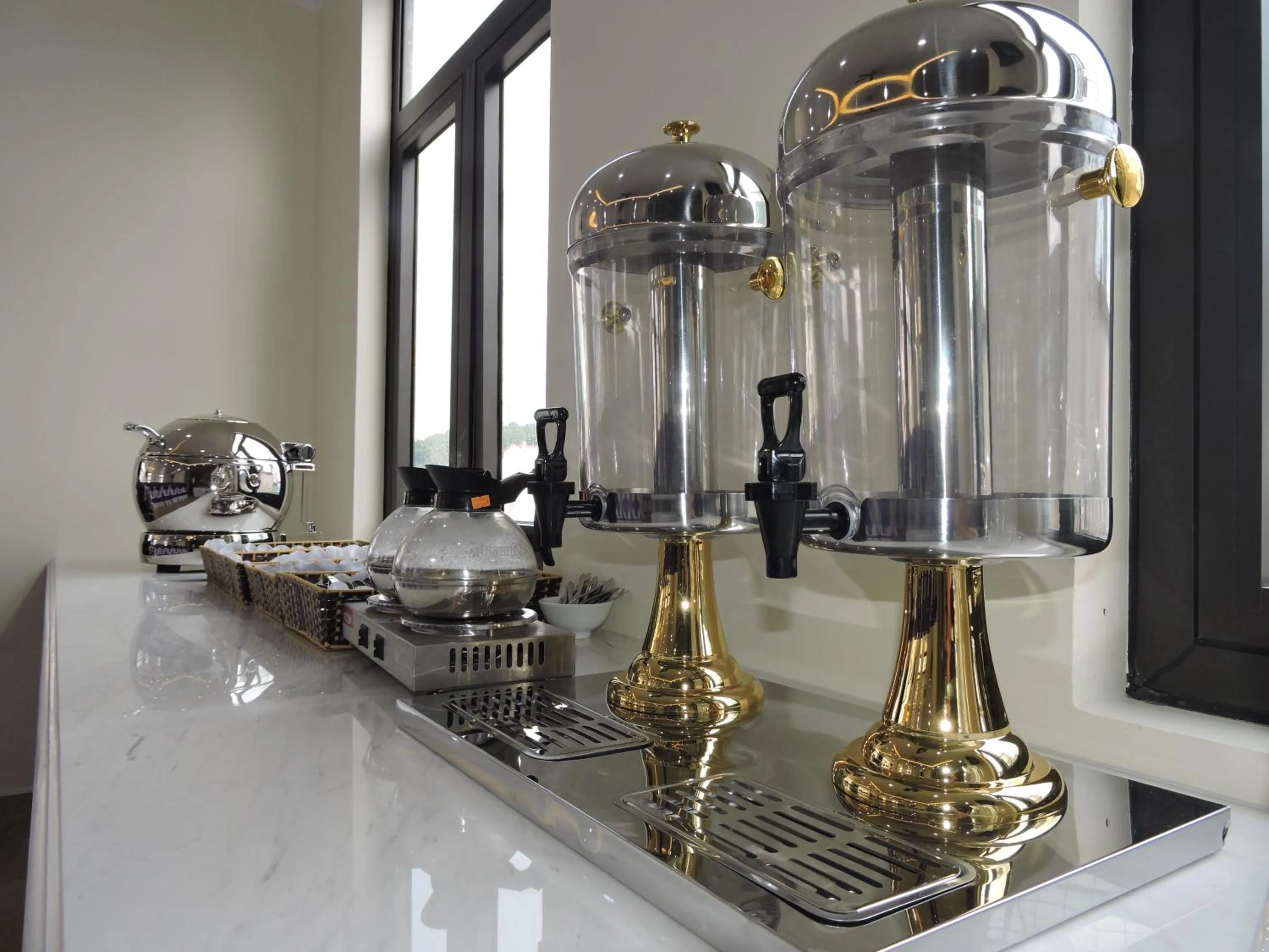 Drinks in White Crown Hotel