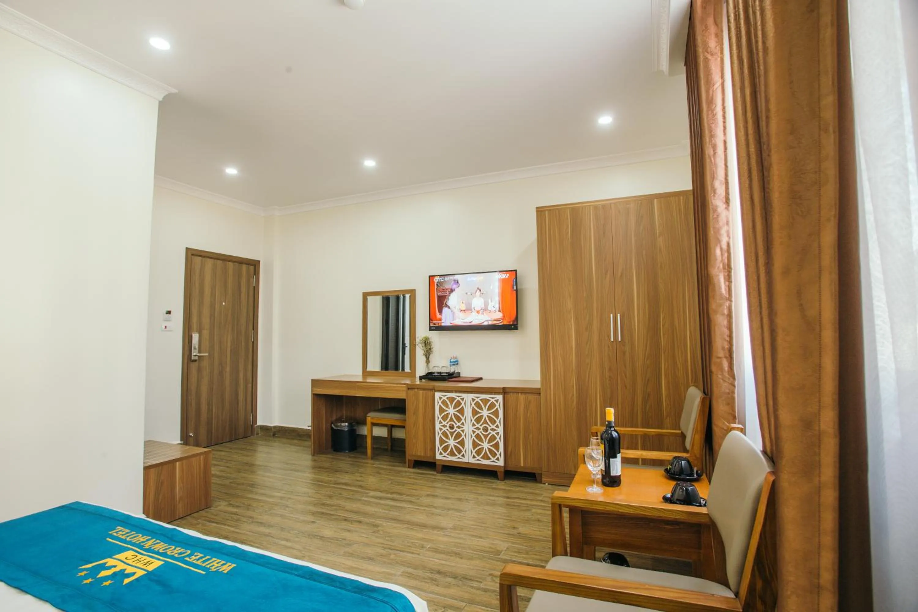 Bed in White Crown Hotel