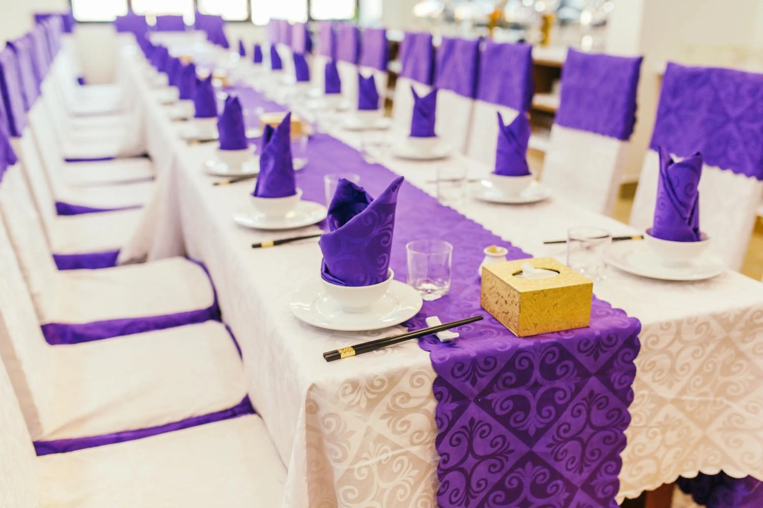 Restaurant/places to eat in White Crown Hotel