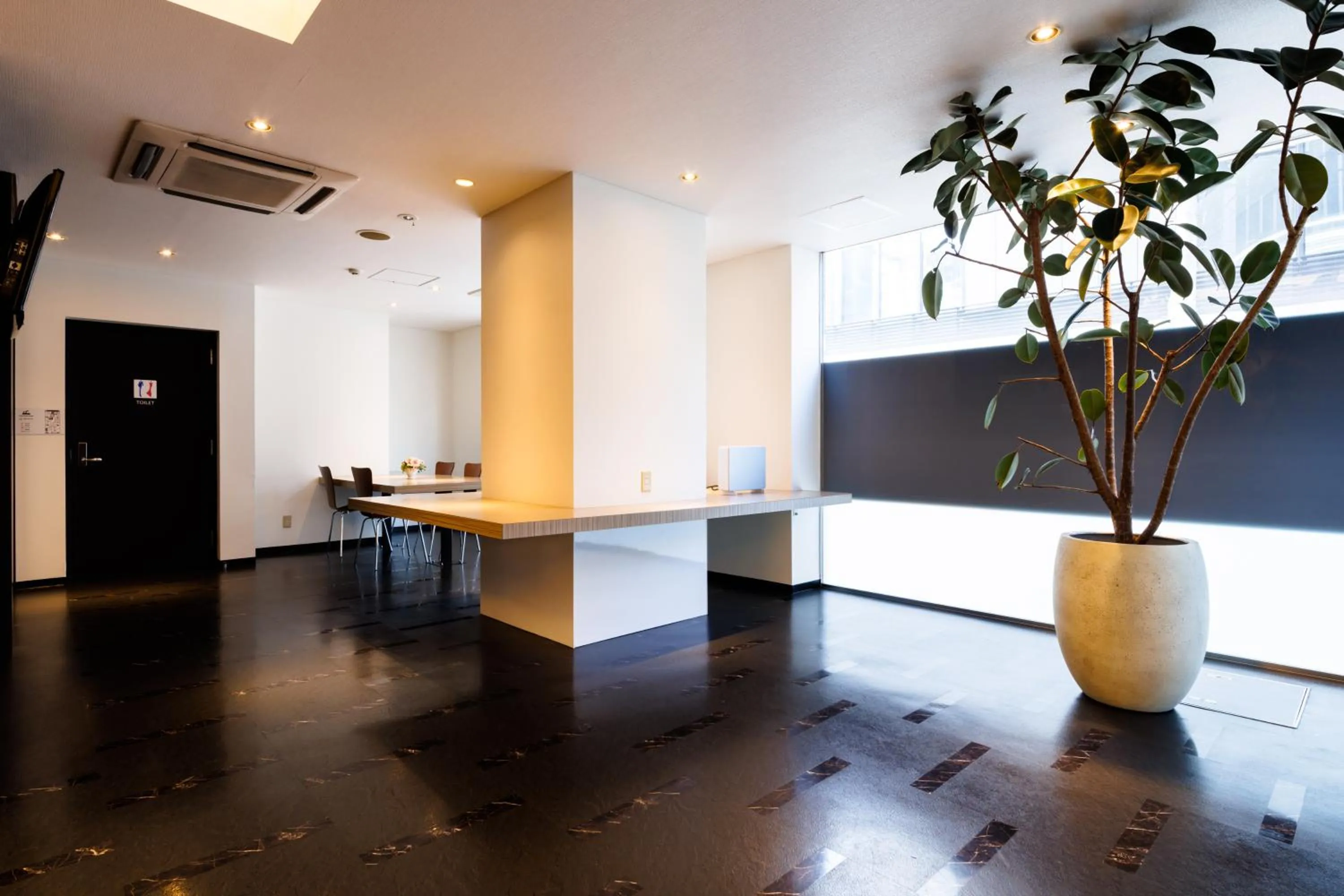 Communal lounge/ TV room in Hotel Fosse Himeji