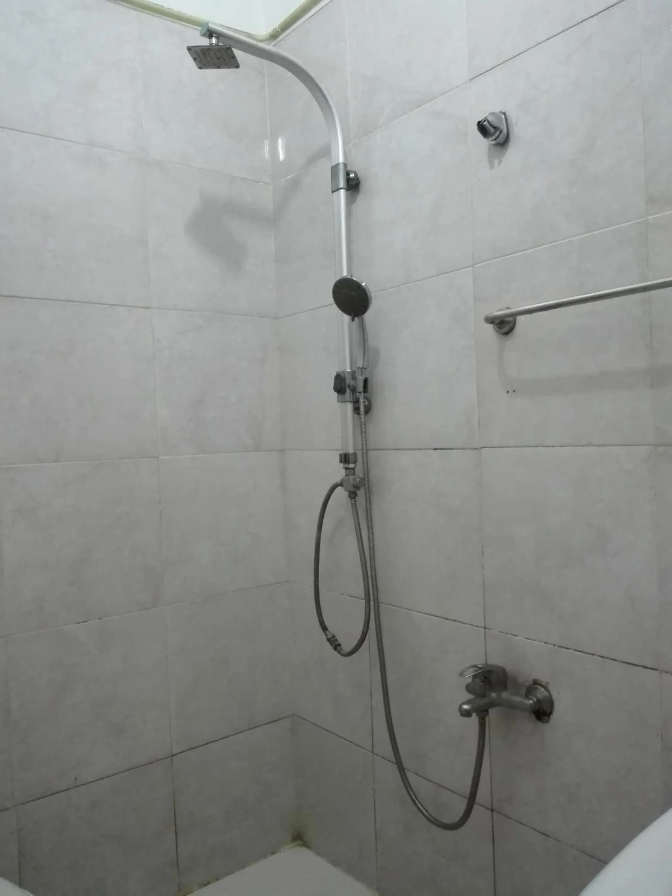 Shower in Sunset Colony Beach Resort