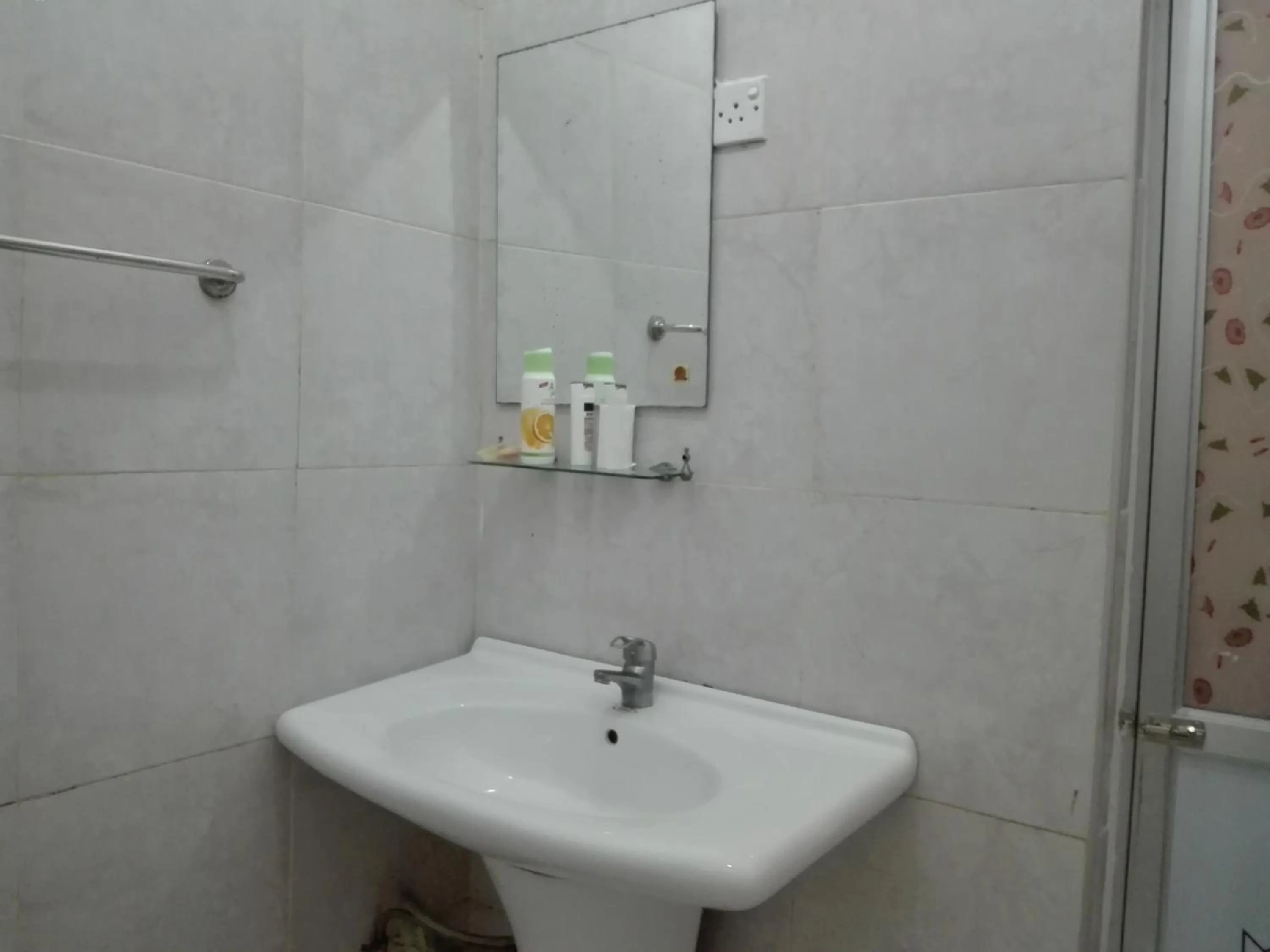 Bathroom in Sunset Colony Beach Resort