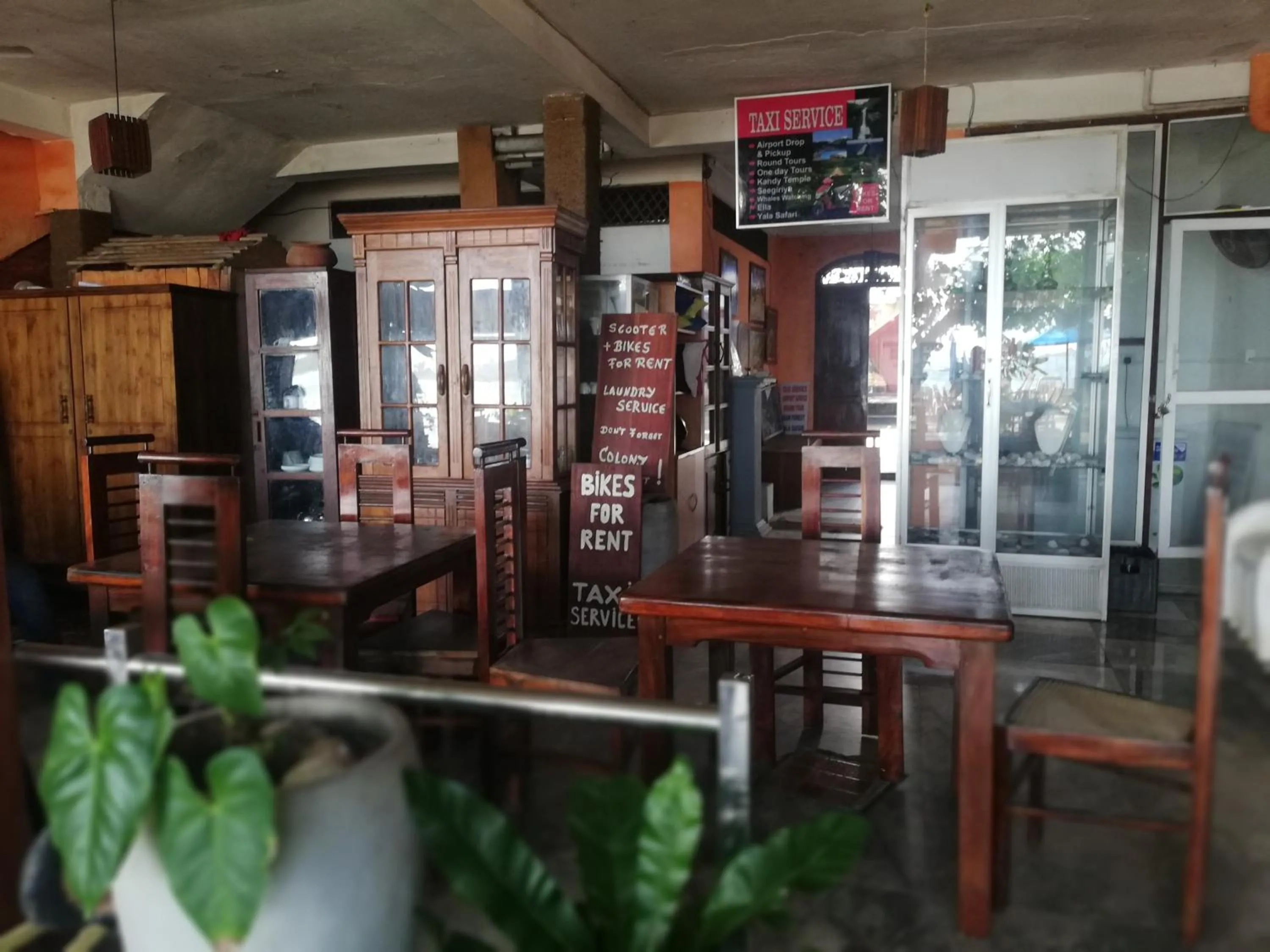 Lounge or bar in Sunset Colony Beach Resort