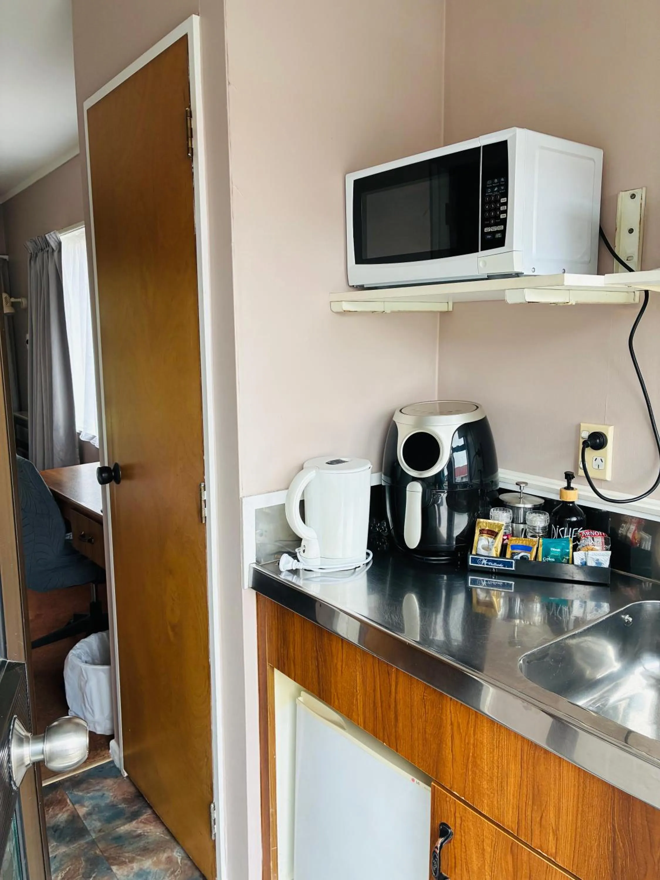 Kitchen or kitchenette in Awatea Park Motel