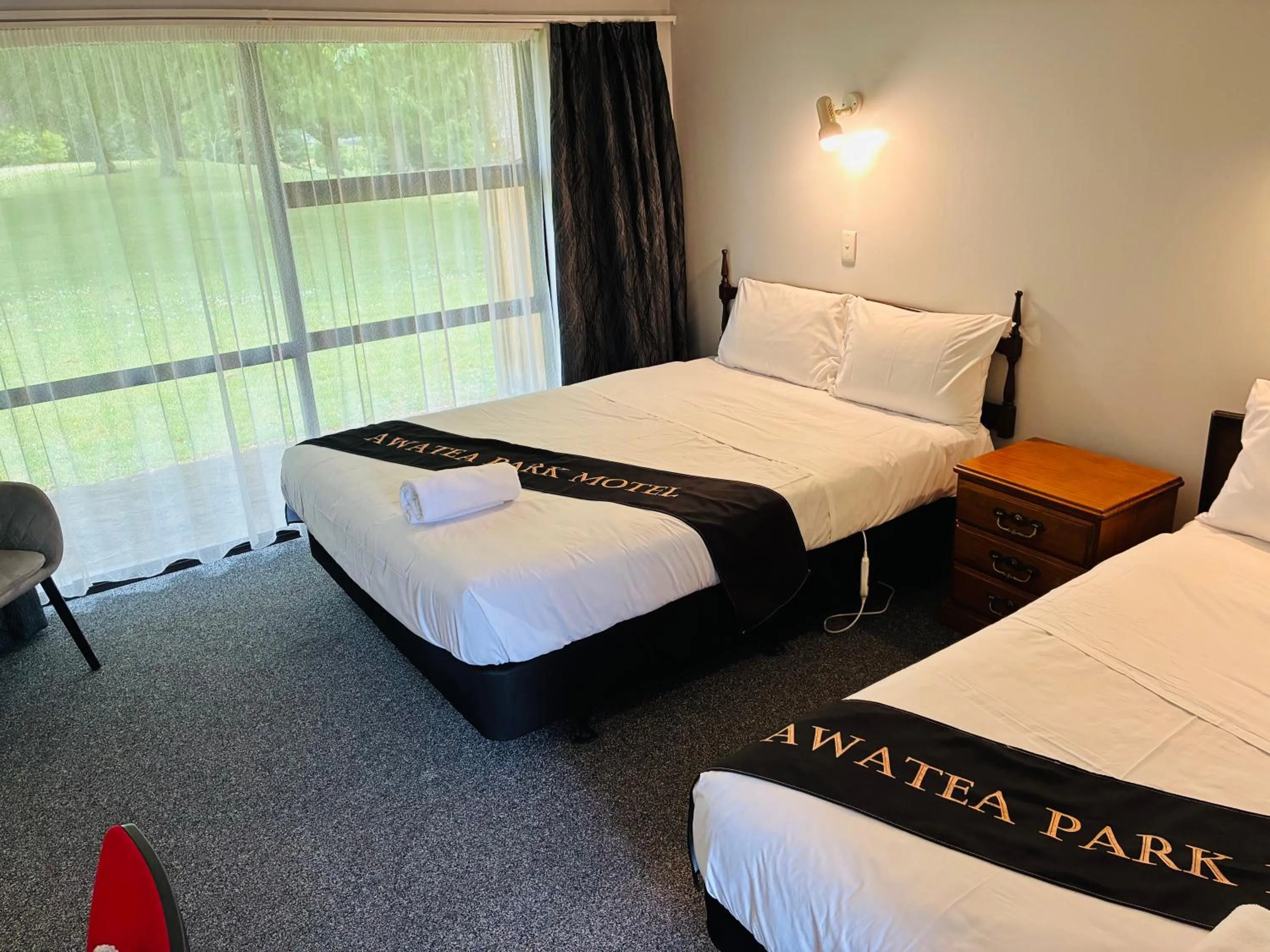 View (from property/room), Bed in Awatea Park Motel