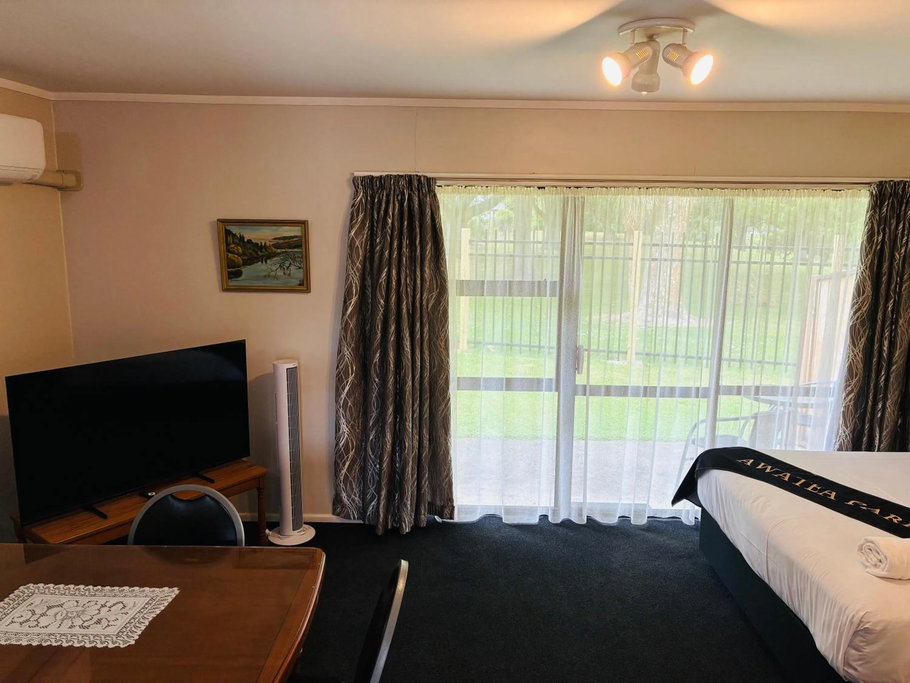 View (from property/room), Bed in Awatea Park Motel