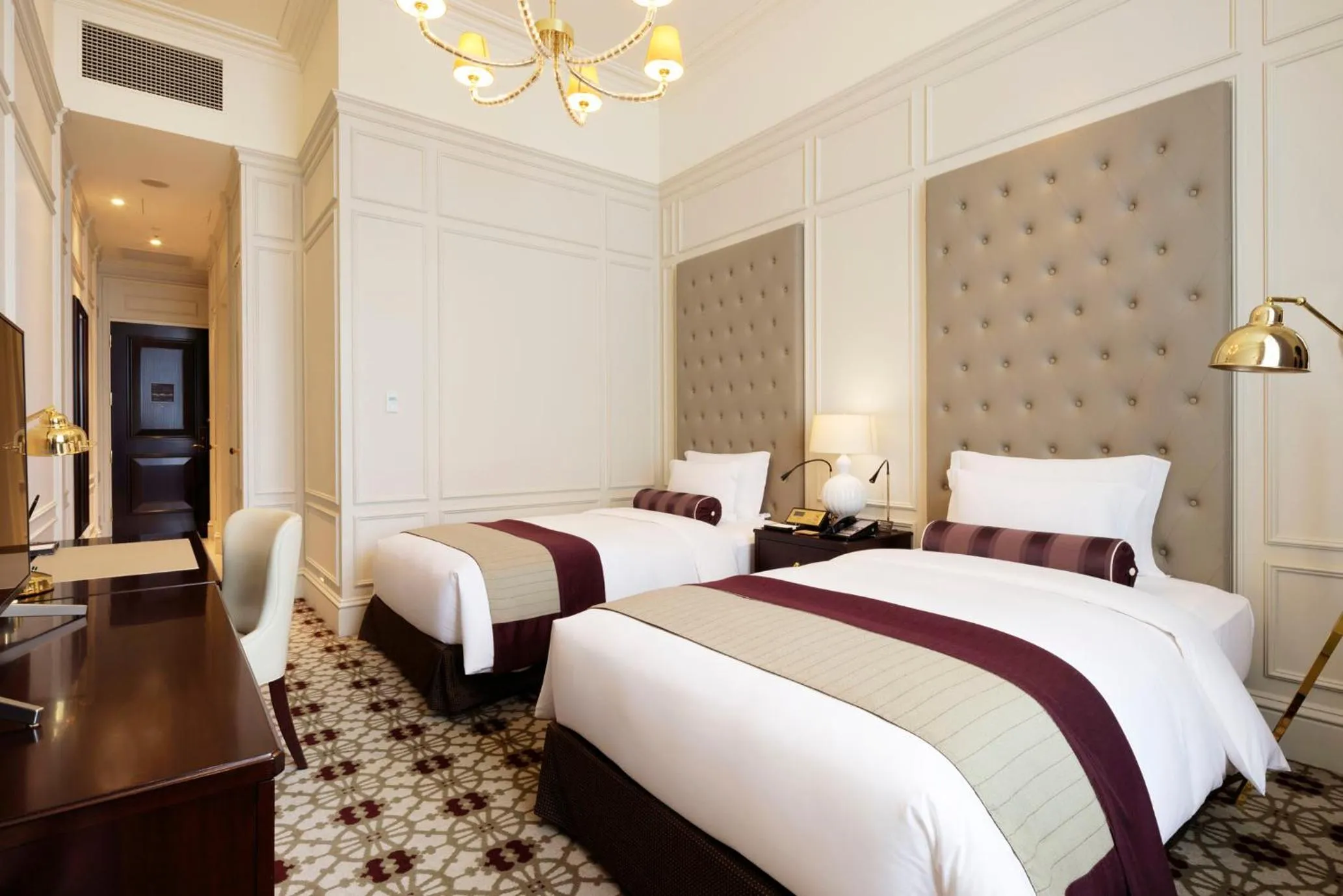 Photo of the whole room, Bed in The Tokyo Station Hotel