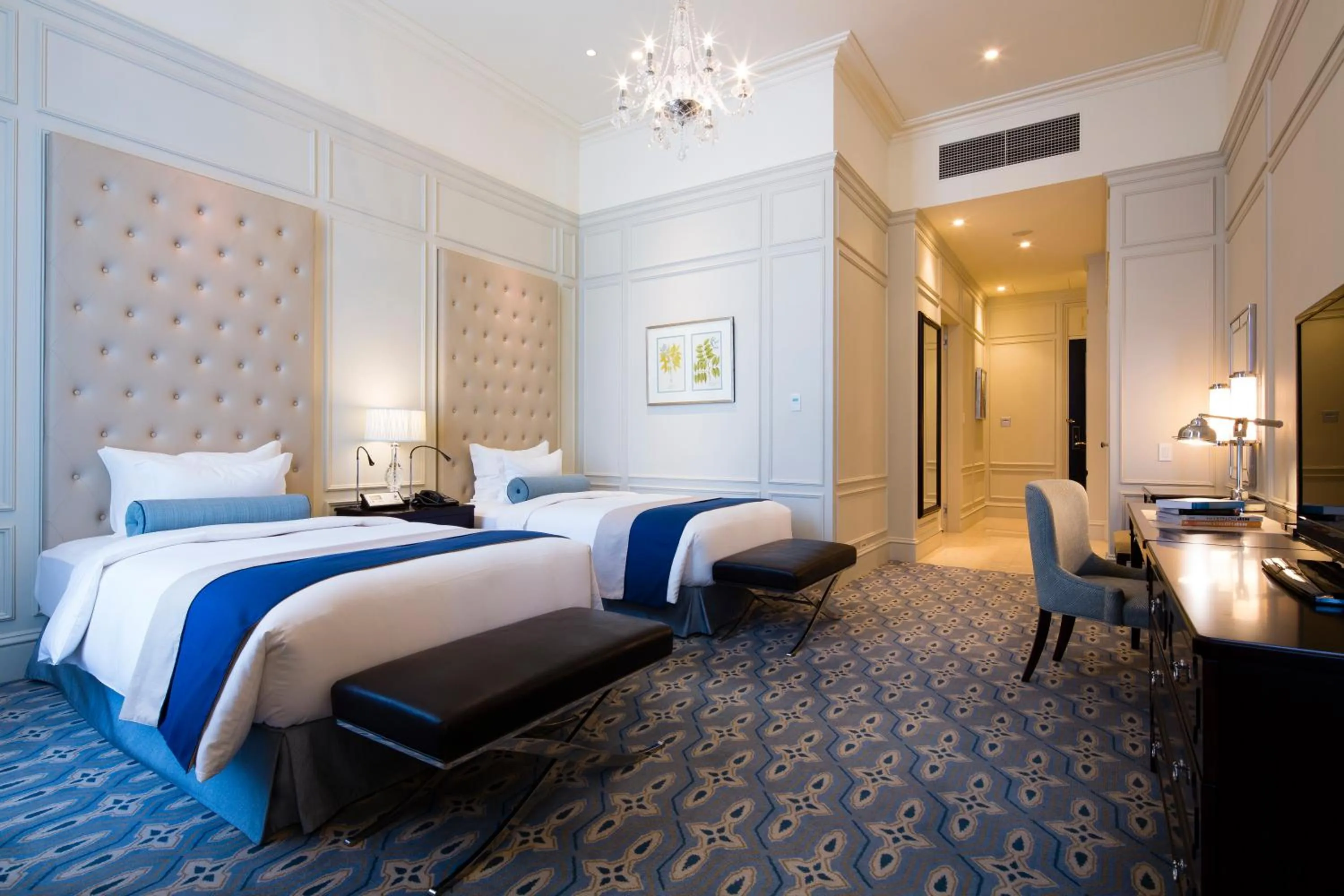 Photo of the whole room, Bed in The Tokyo Station Hotel