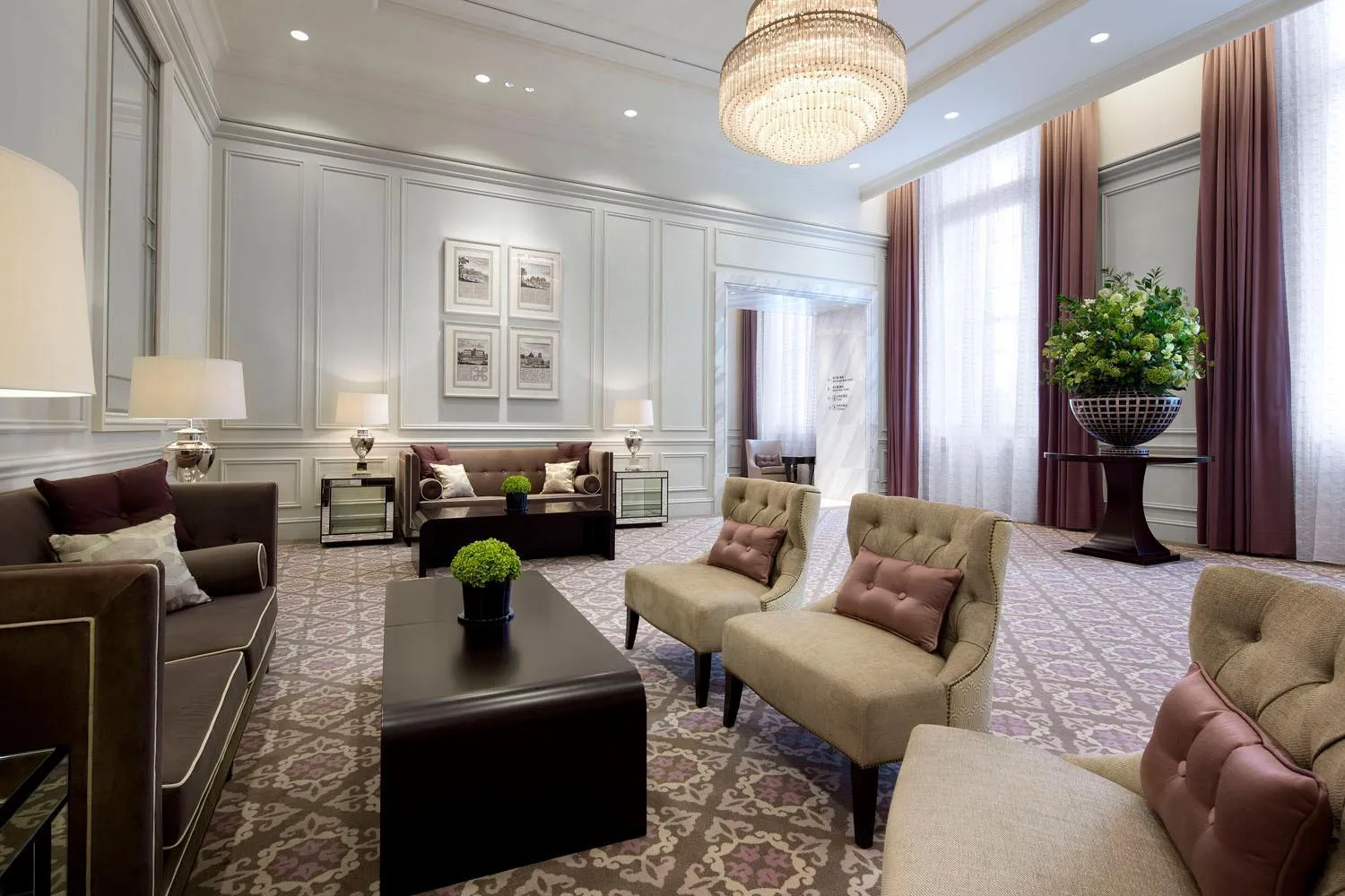 Lounge or bar in The Tokyo Station Hotel