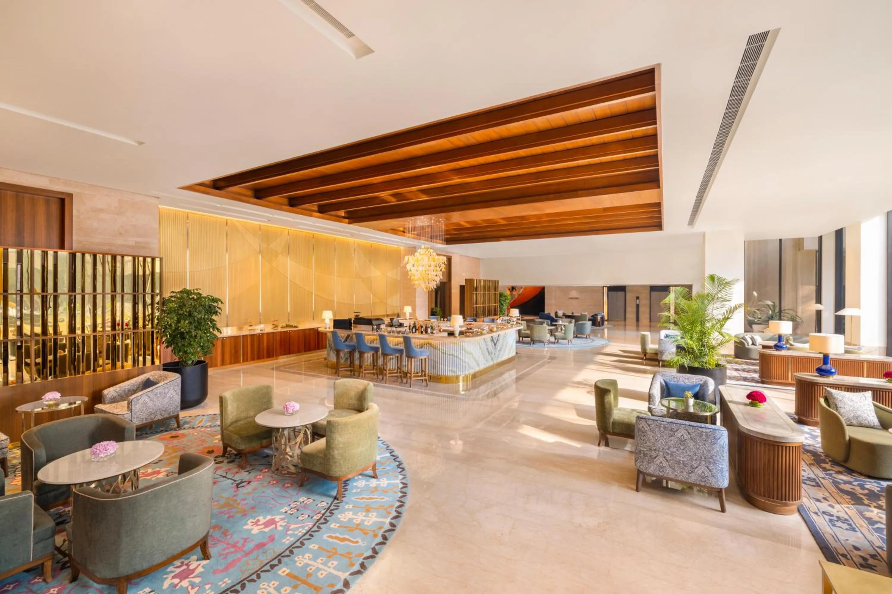 Lounge or bar in Taj Surajkund Resort & Spa, Delhi NCR