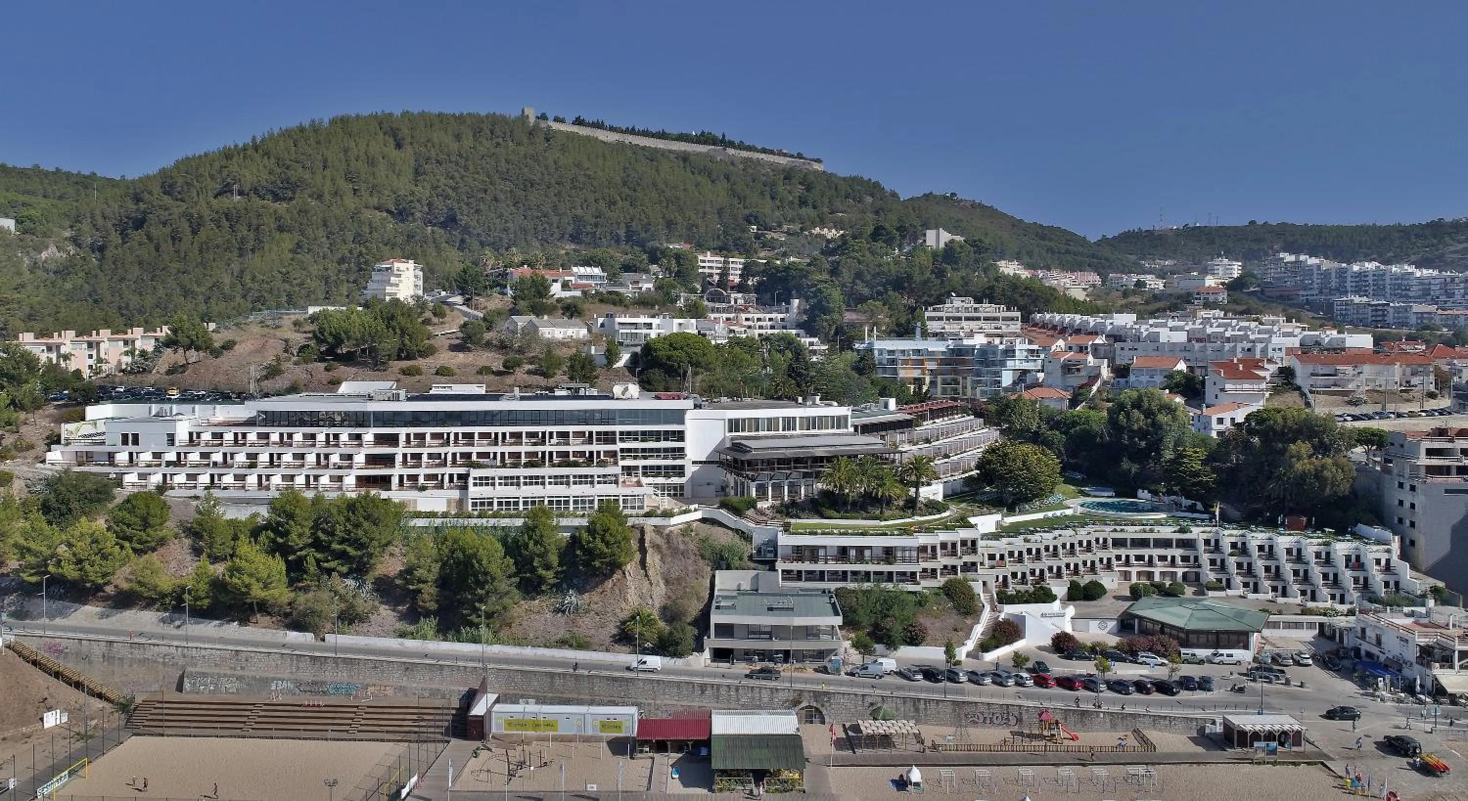 Property building in Hotel do Mar