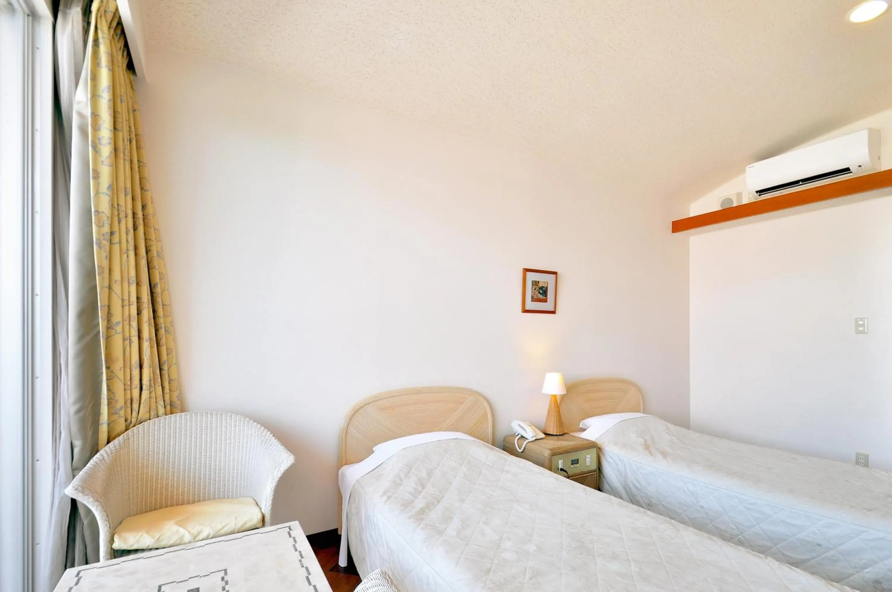 Photo of the whole room, Bed in Marine Lodge Marea