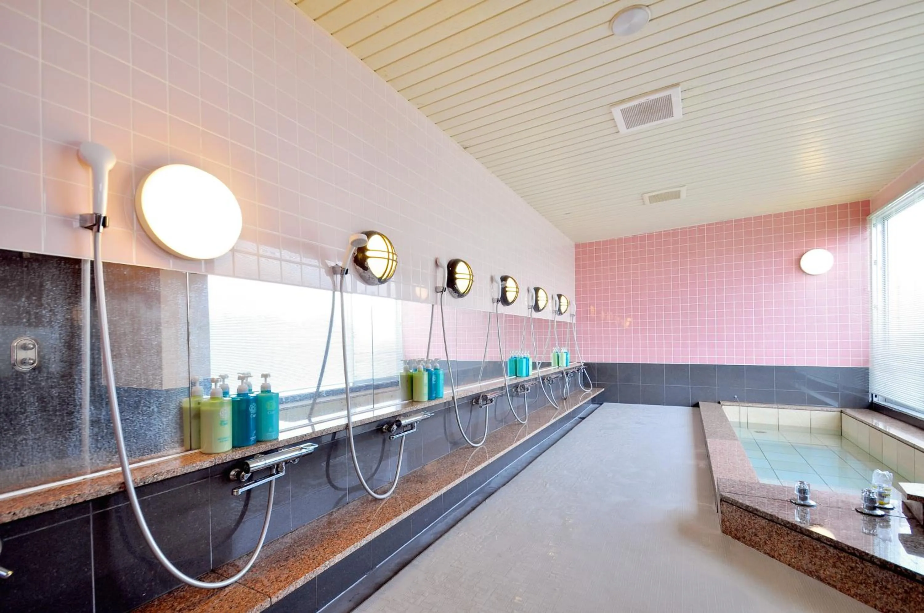 Public Bath in Marine Lodge Marea