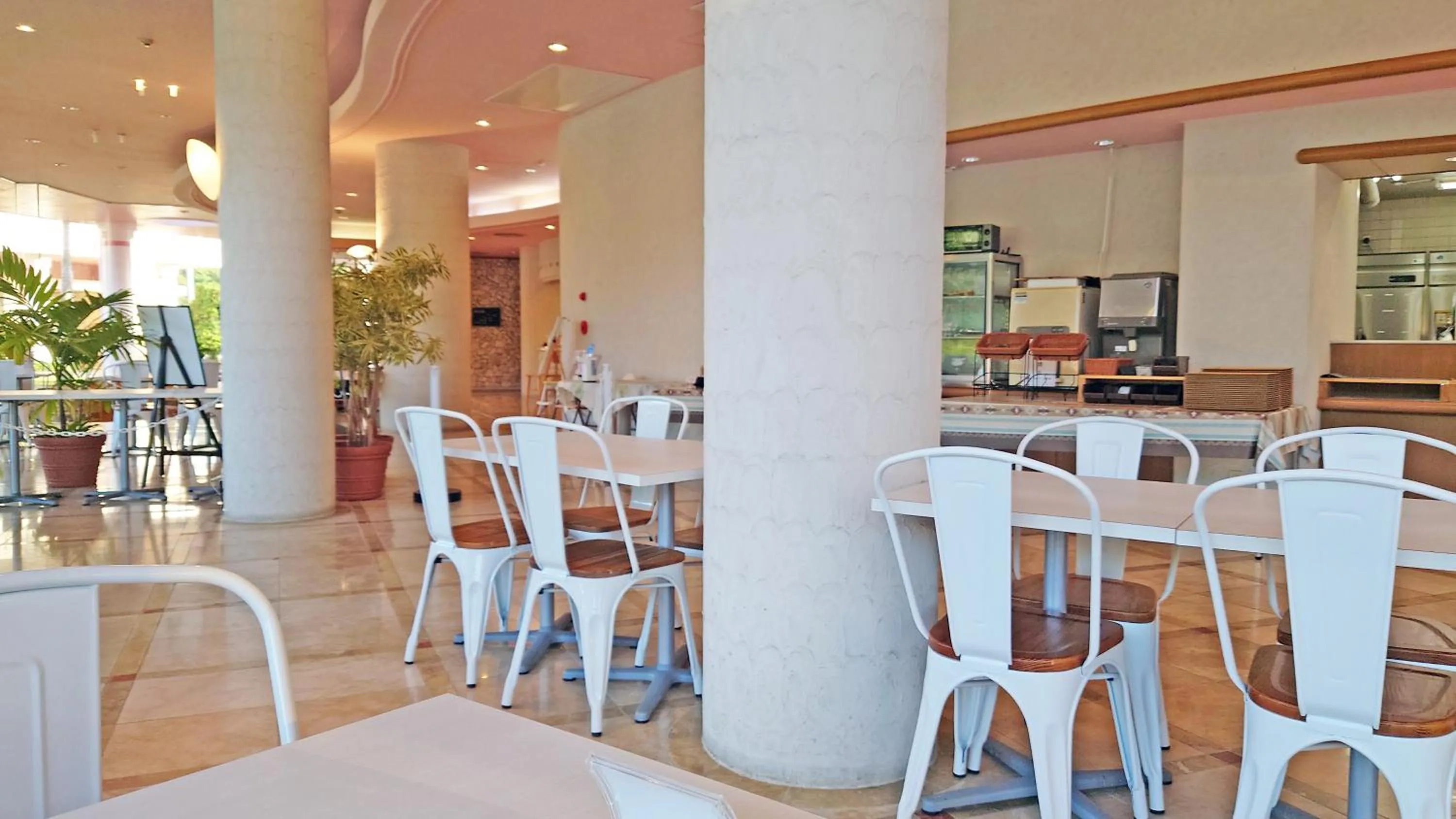 Restaurant/places to eat in Marine Lodge Marea