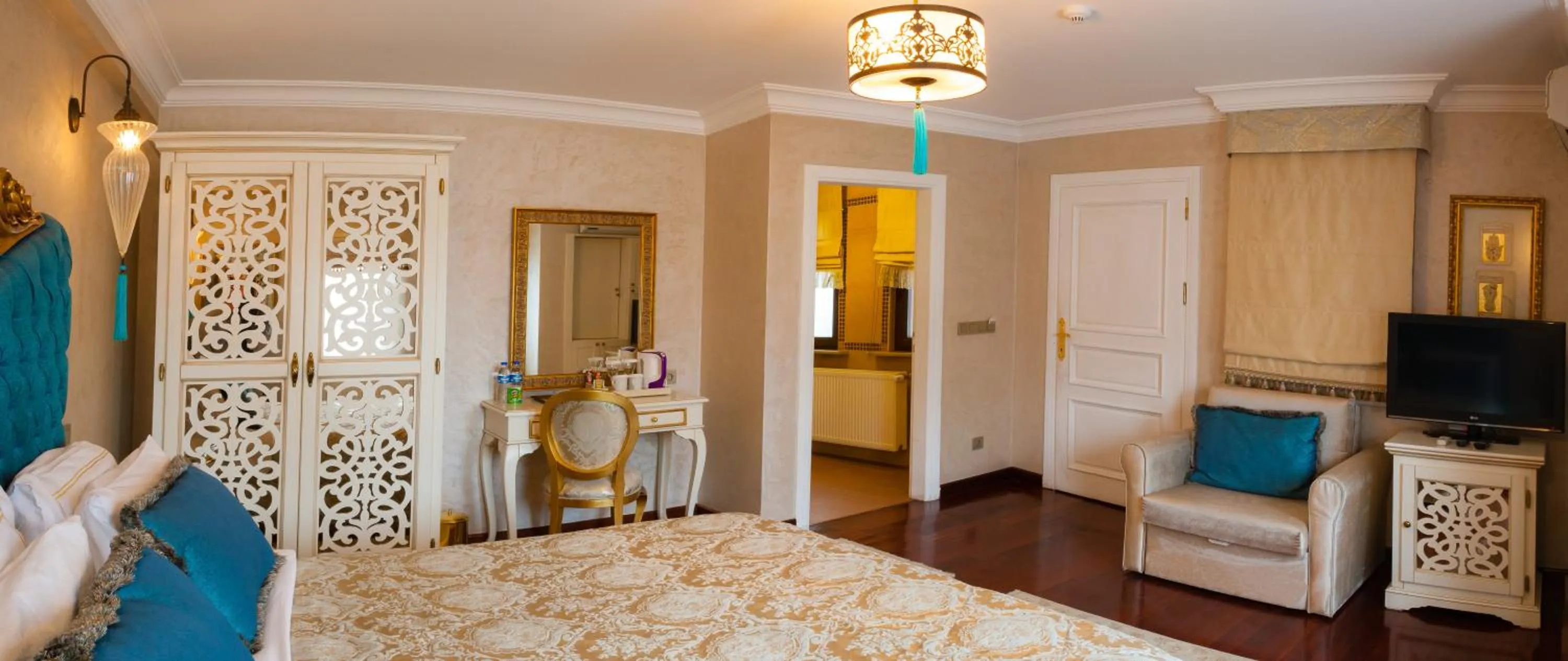 Bedroom, Bed in İstanbul Bosphorus Hotel Symbola