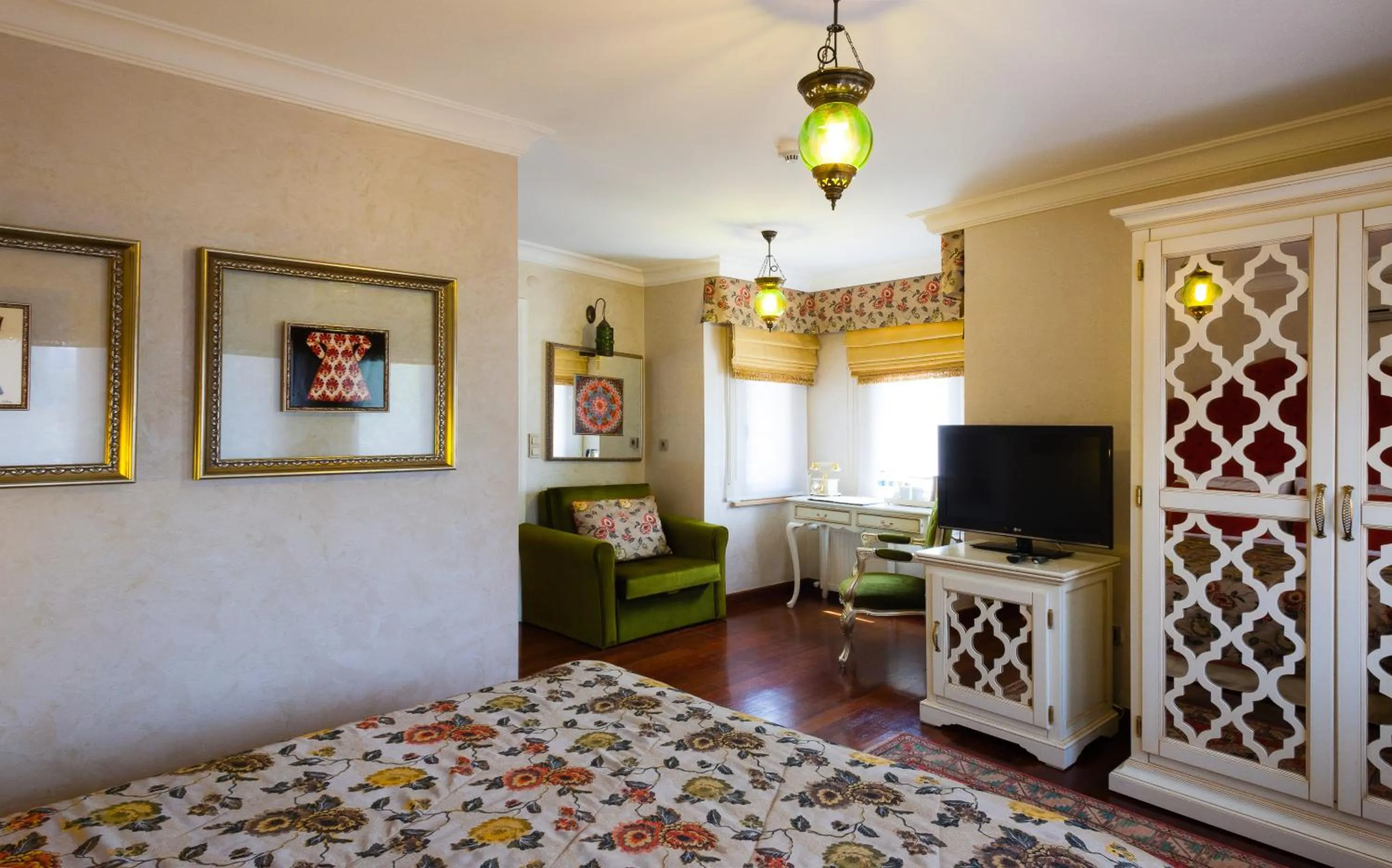 Bed in İstanbul Bosphorus Hotel Symbola