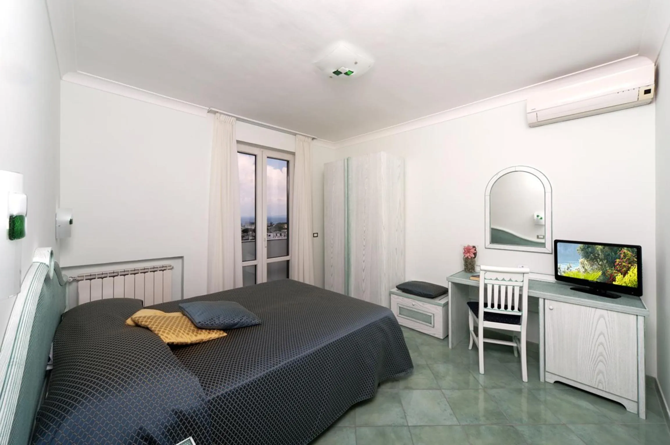 Photo of the whole room, Bed in Hotel Bellevue Benessere & Relax