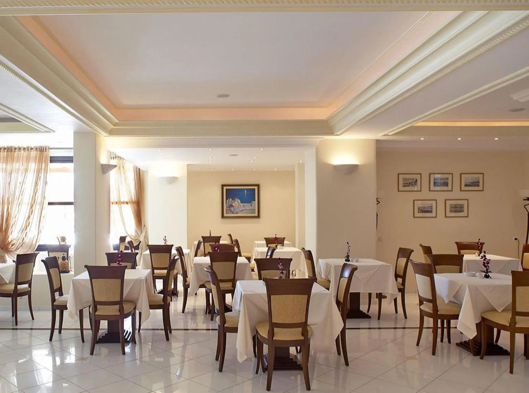 Restaurant/places to eat in Grand Beach Hotel