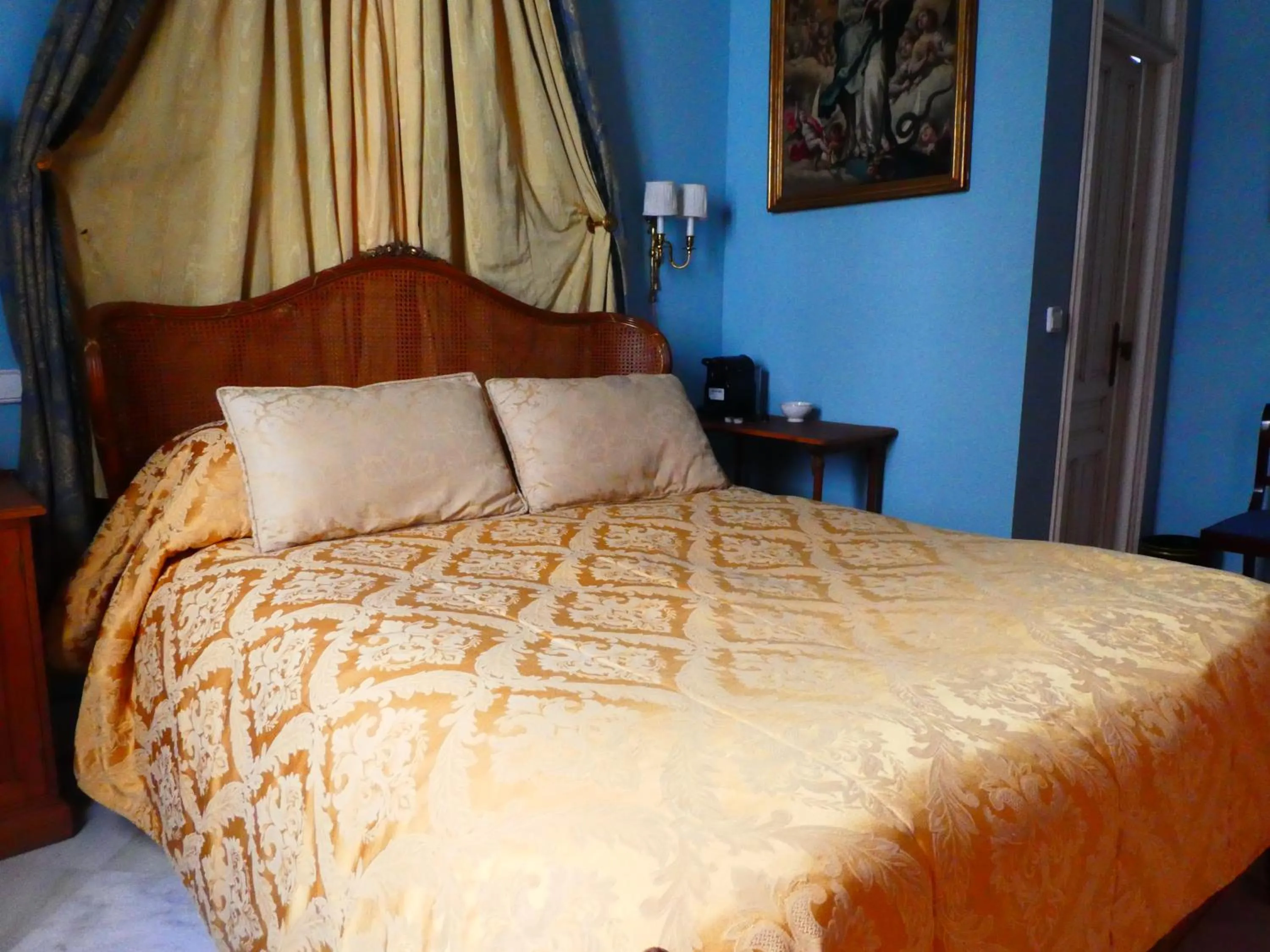 Bed in Palacio del Virrey Laserna