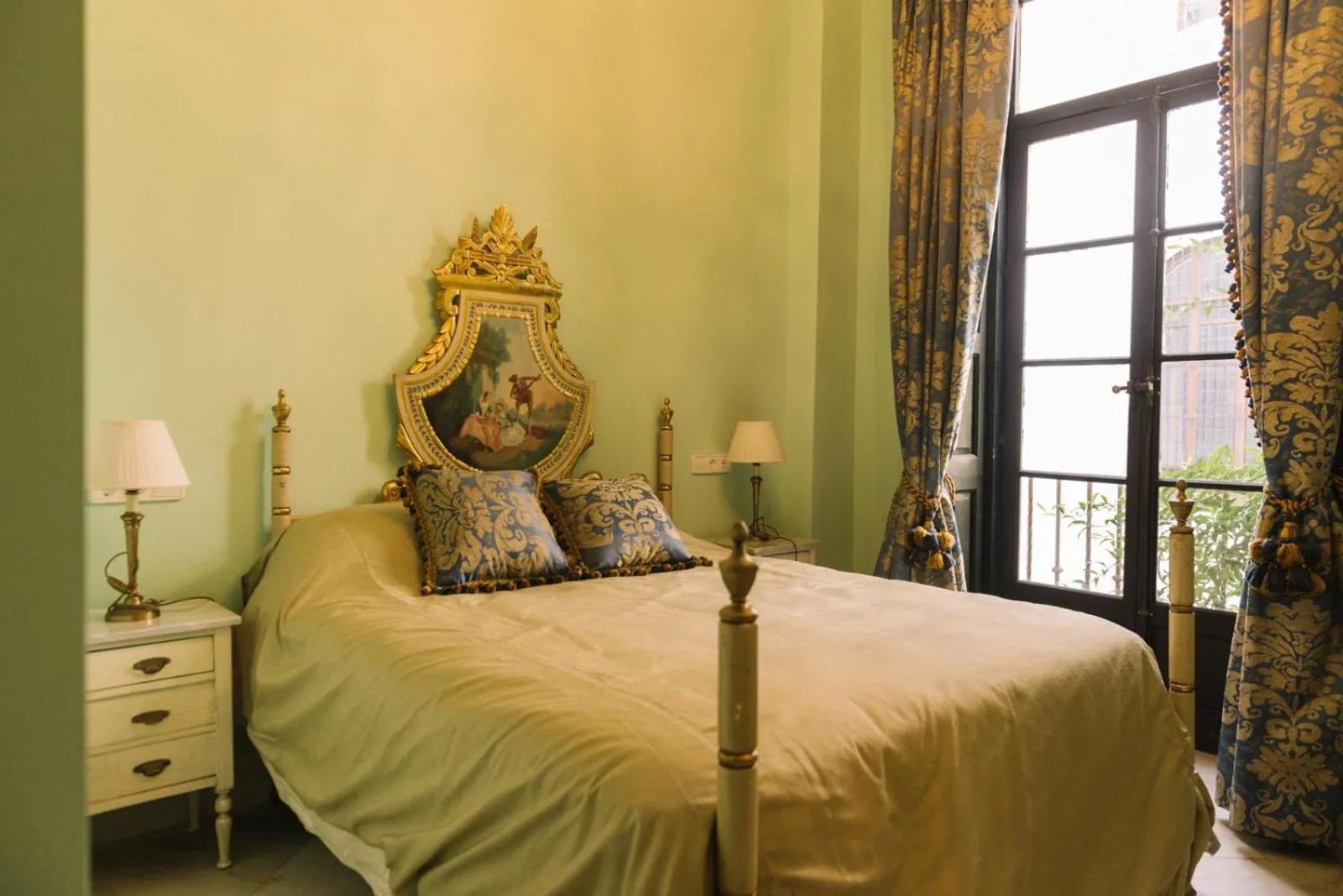 Bed in Palacio del Virrey Laserna