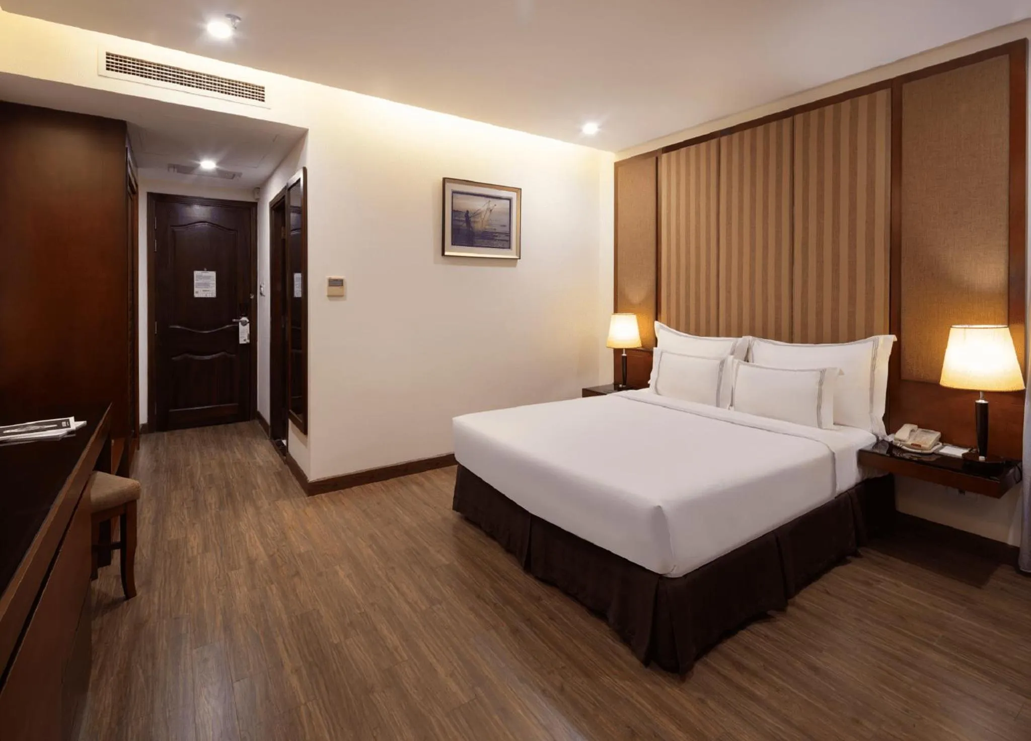 Bedroom, Bed in Paragon Saigon Hotel