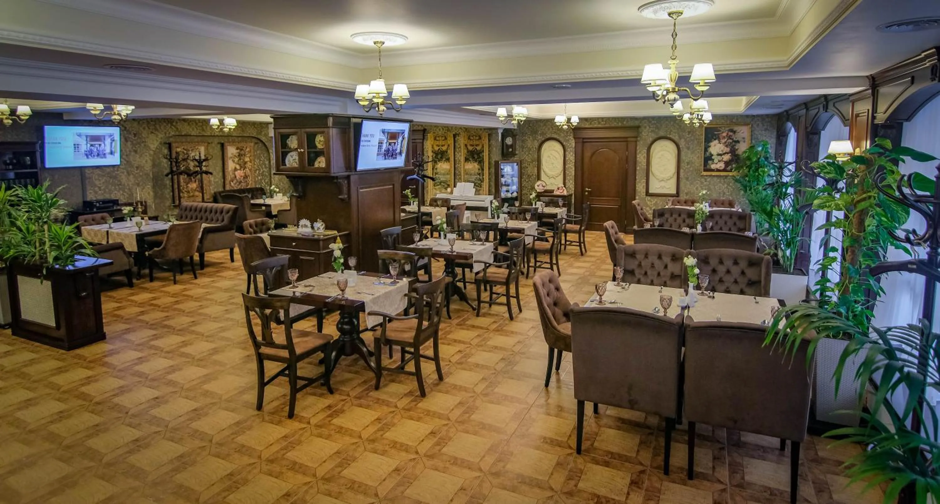 Restaurant/places to eat in Premier Hotel Palazzo