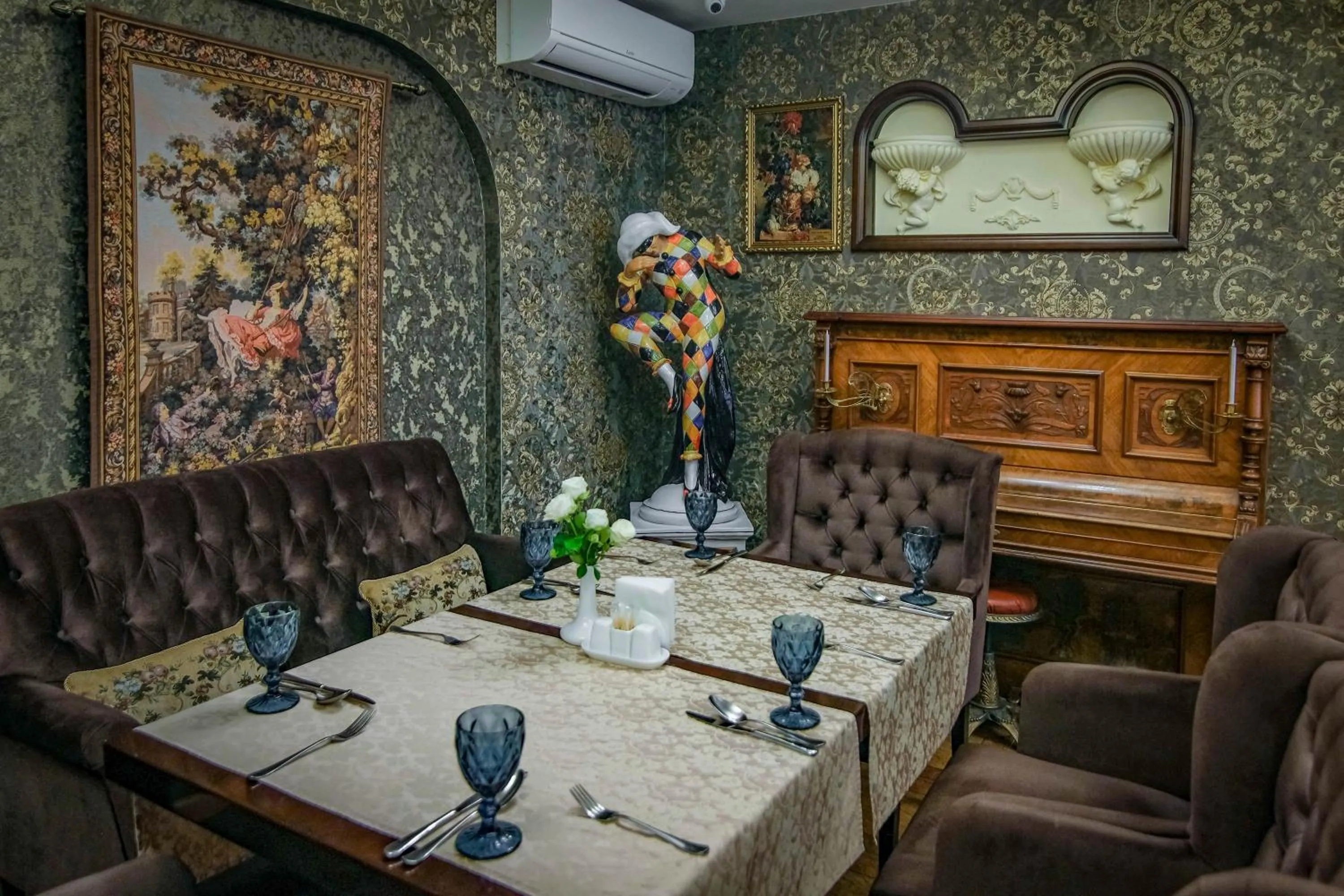 Restaurant/places to eat in Premier Hotel Palazzo