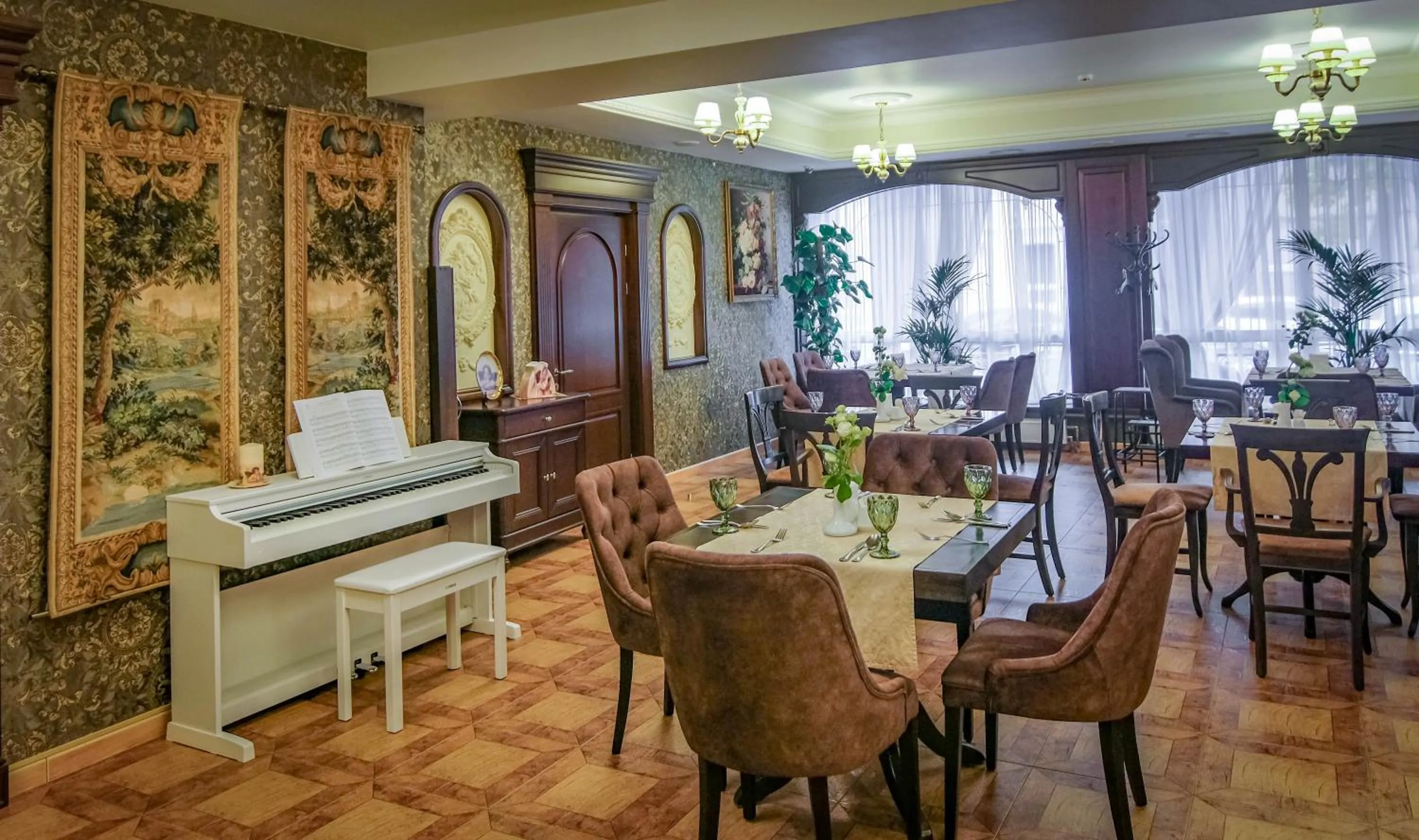 Restaurant/places to eat in Premier Hotel Palazzo