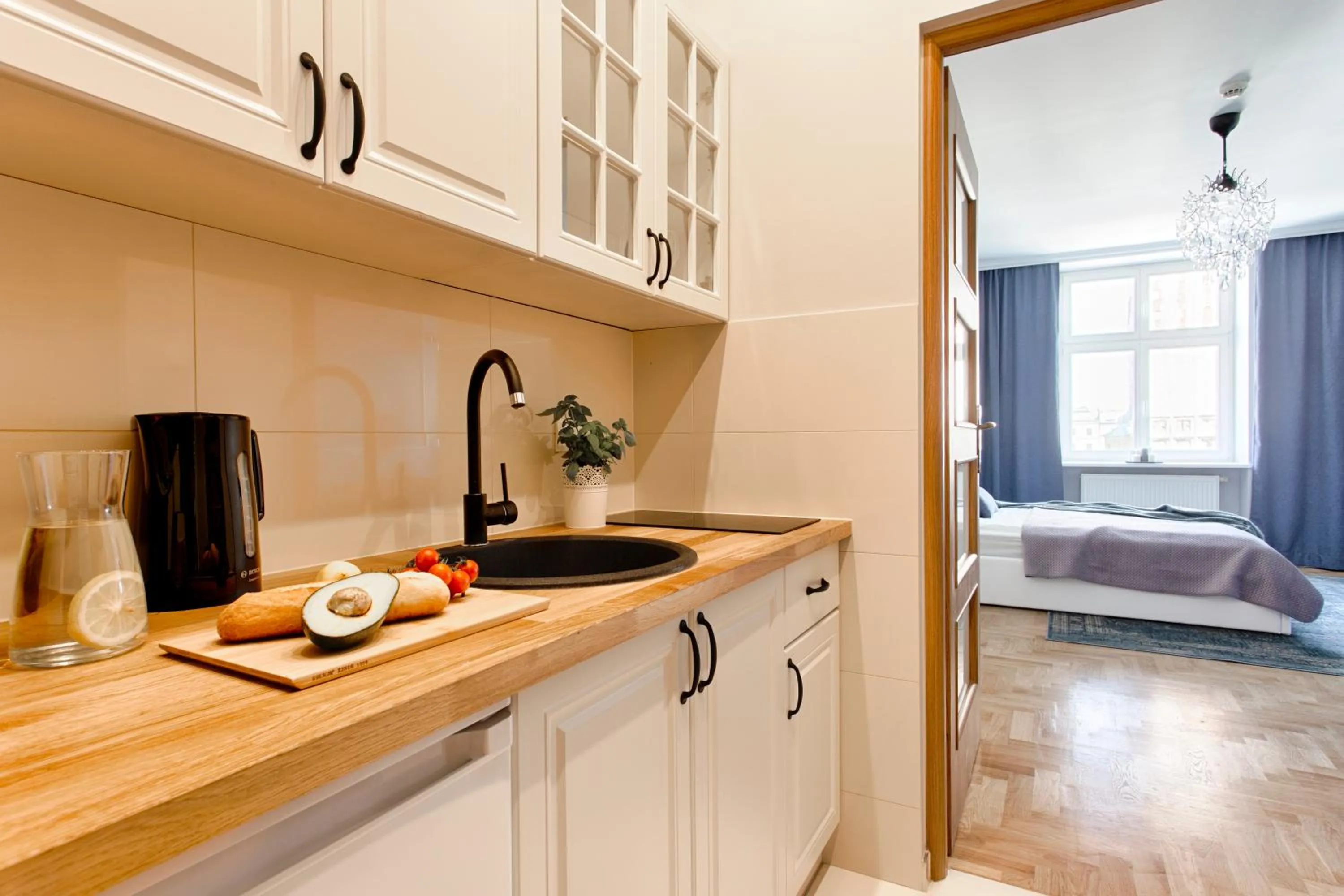 Kitchen or kitchenette, Bed in Main Square Apartments
