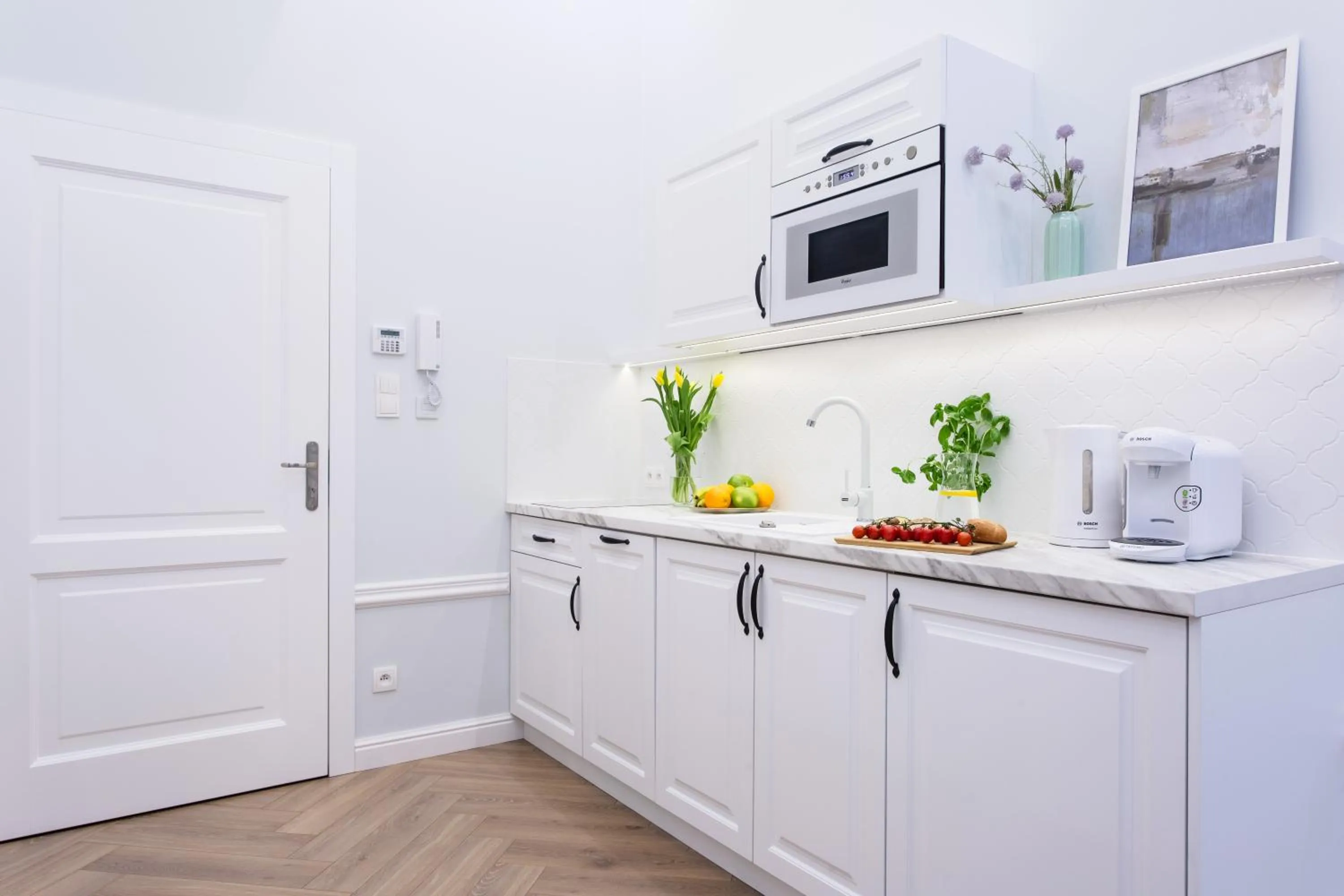 Kitchen or kitchenette in Main Square Apartments