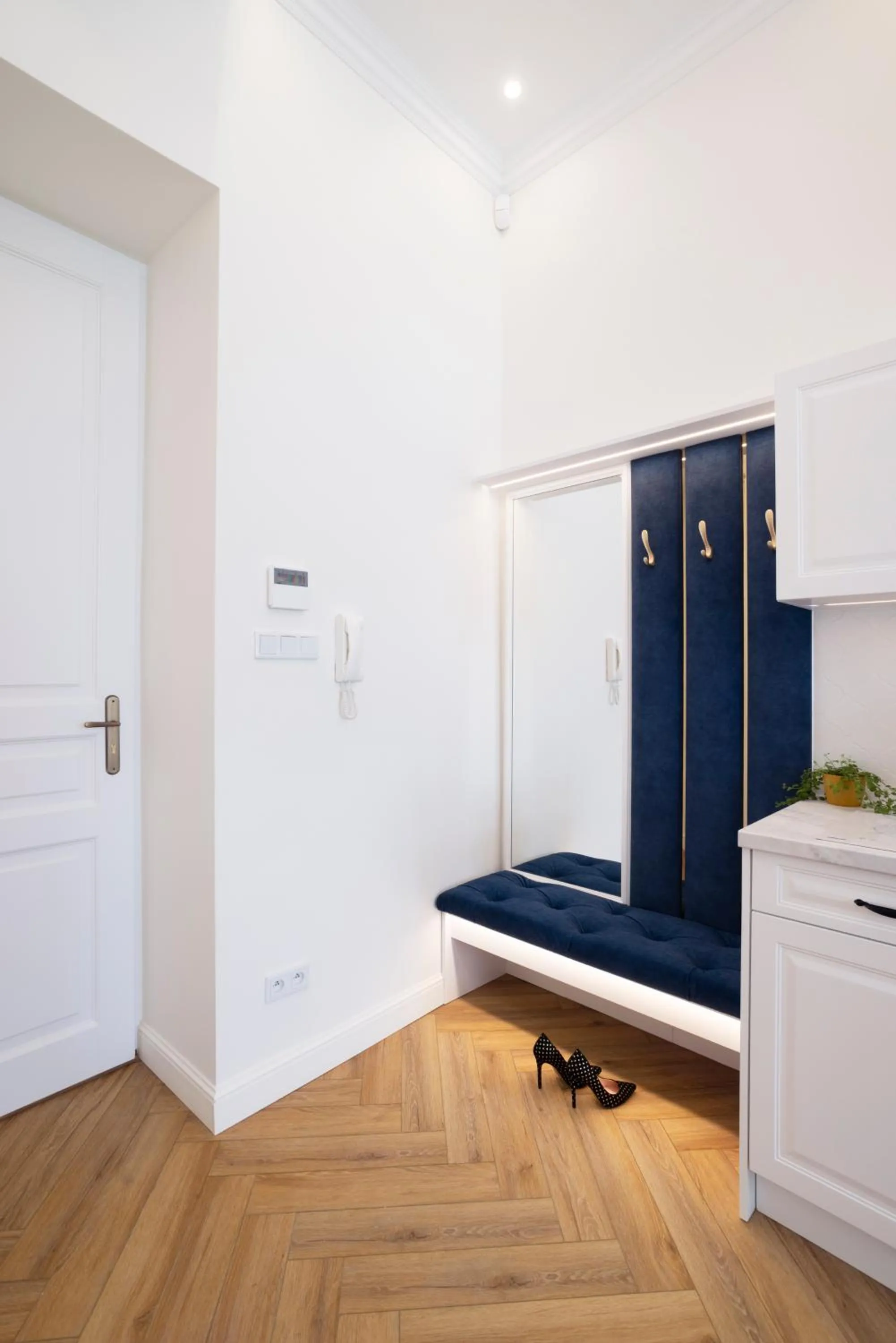 Photo of the whole room in Main Square Apartments