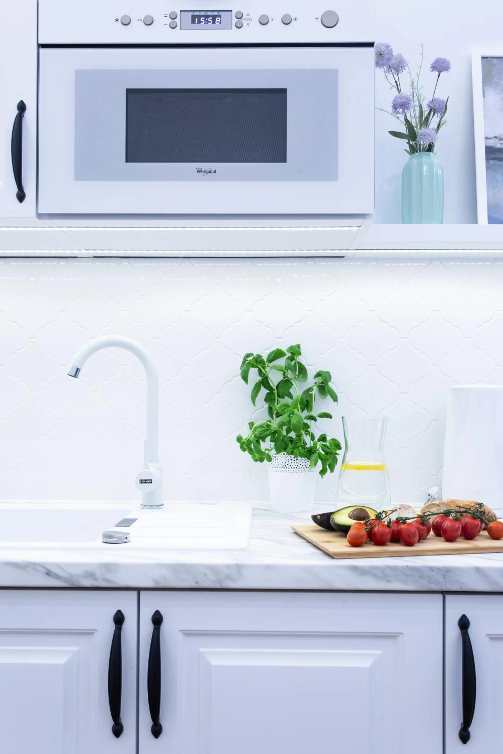 Kitchen or kitchenette in Main Square Apartments