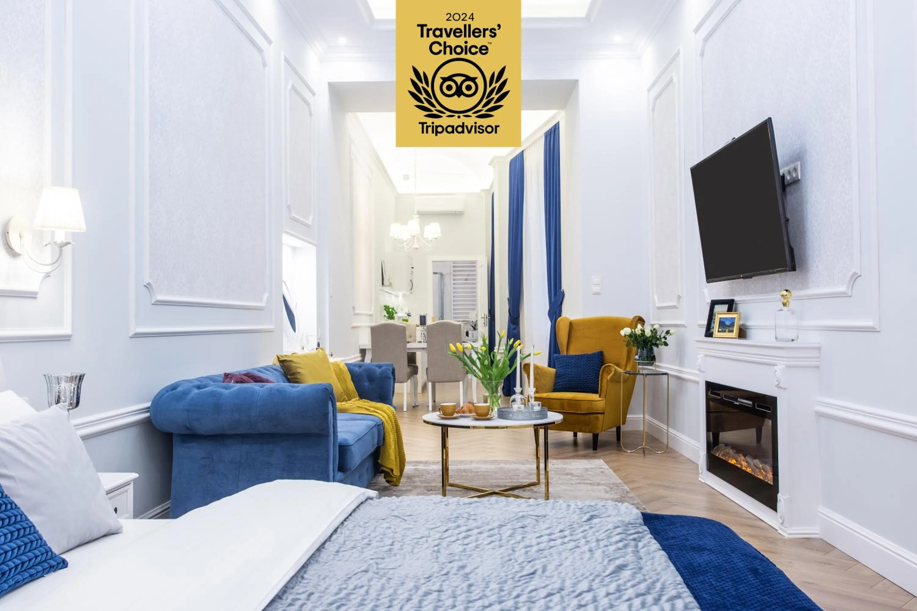 TV and multimedia, Bed in Main Square Apartments