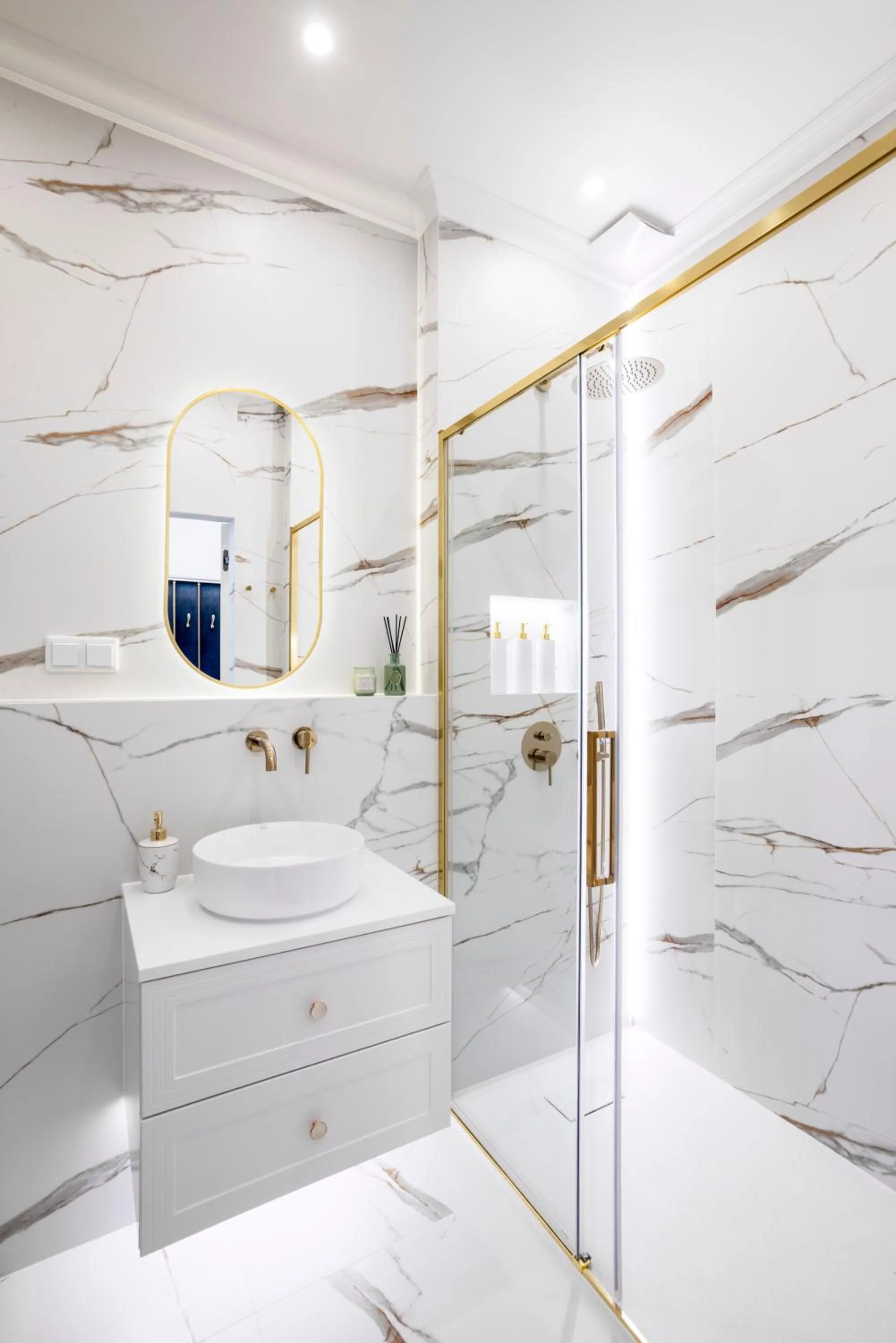 Shower in Main Square Apartments