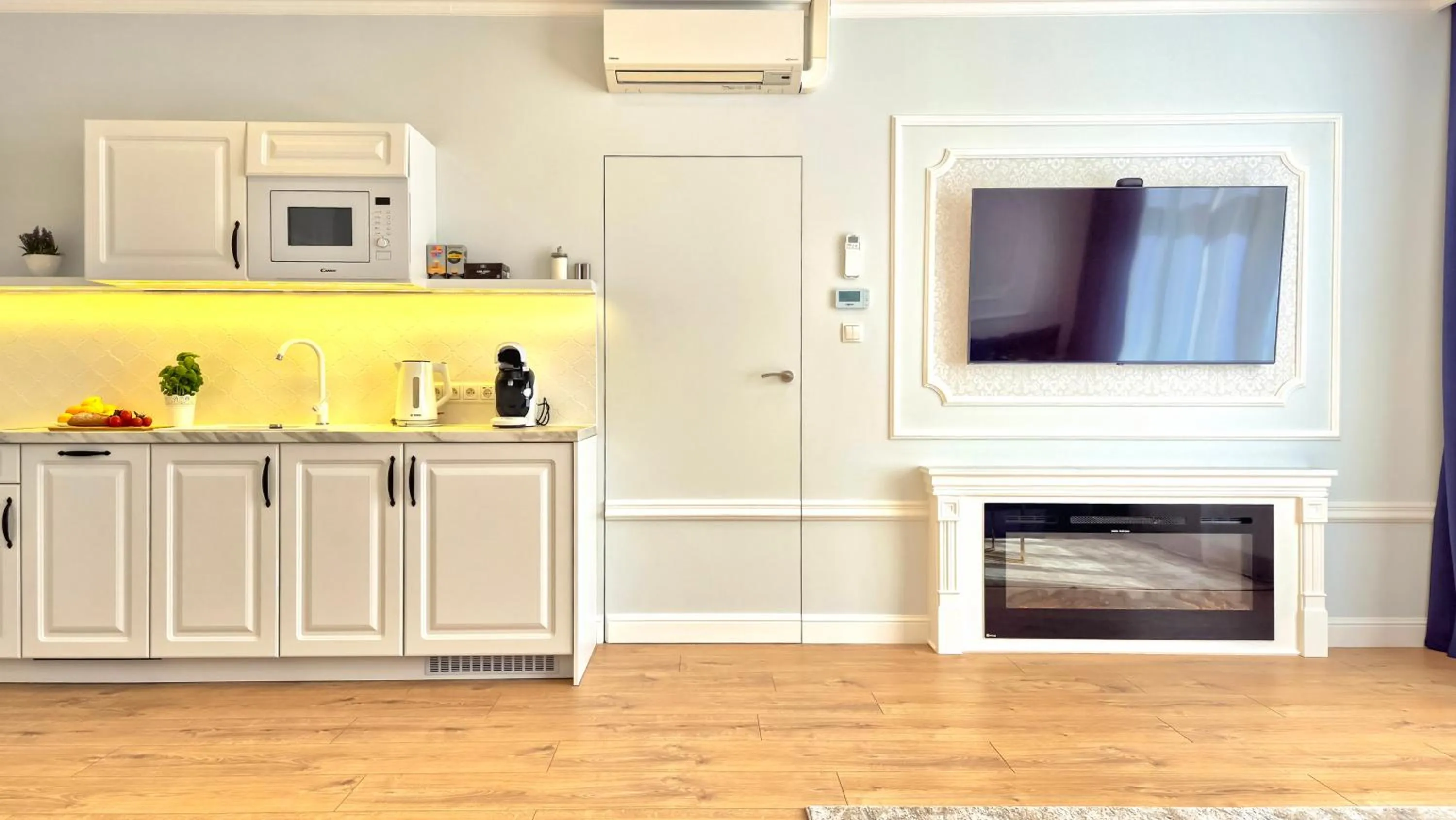 TV and multimedia in Main Square Apartments