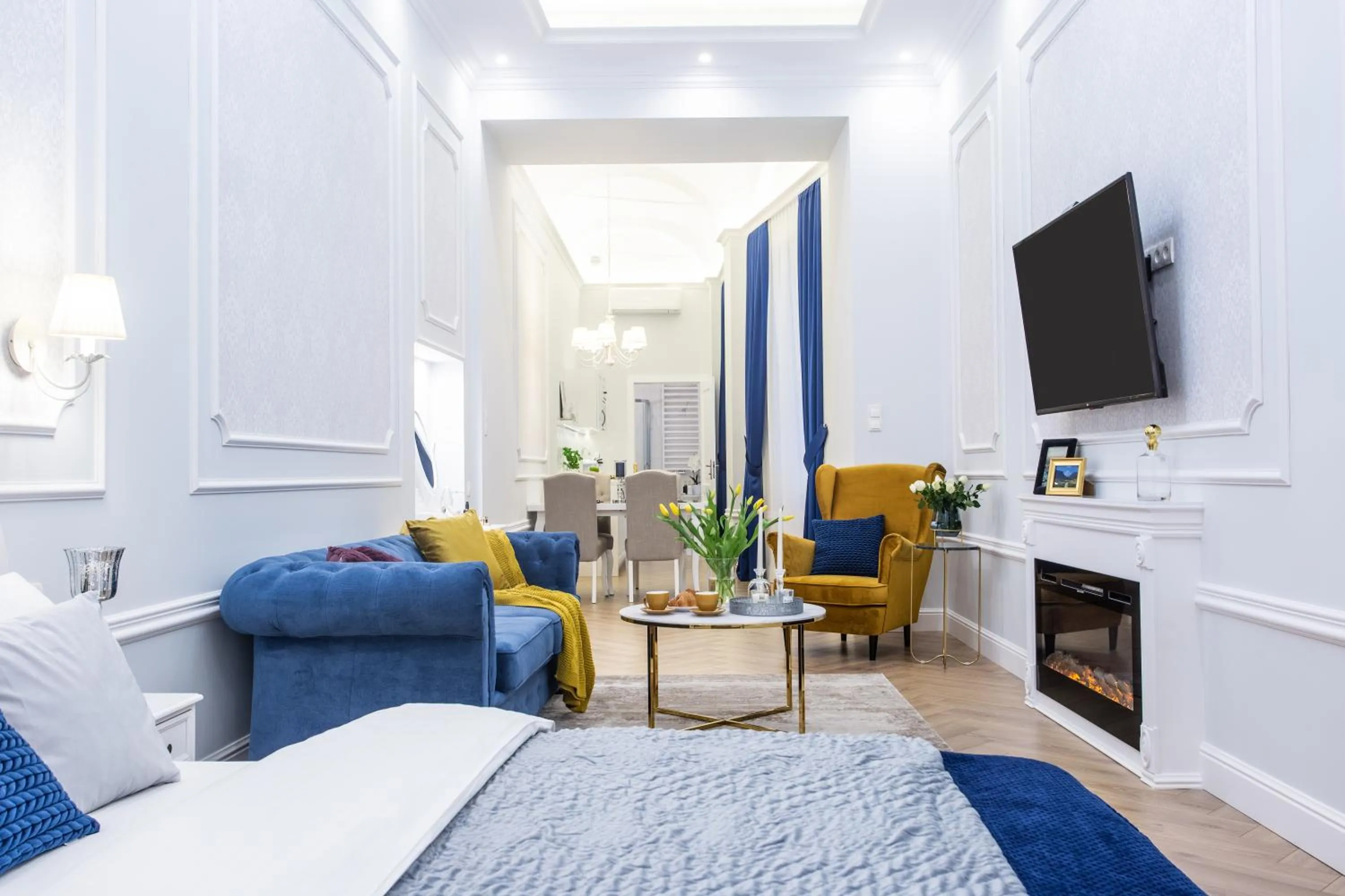 TV and multimedia, Bed in Main Square Apartments